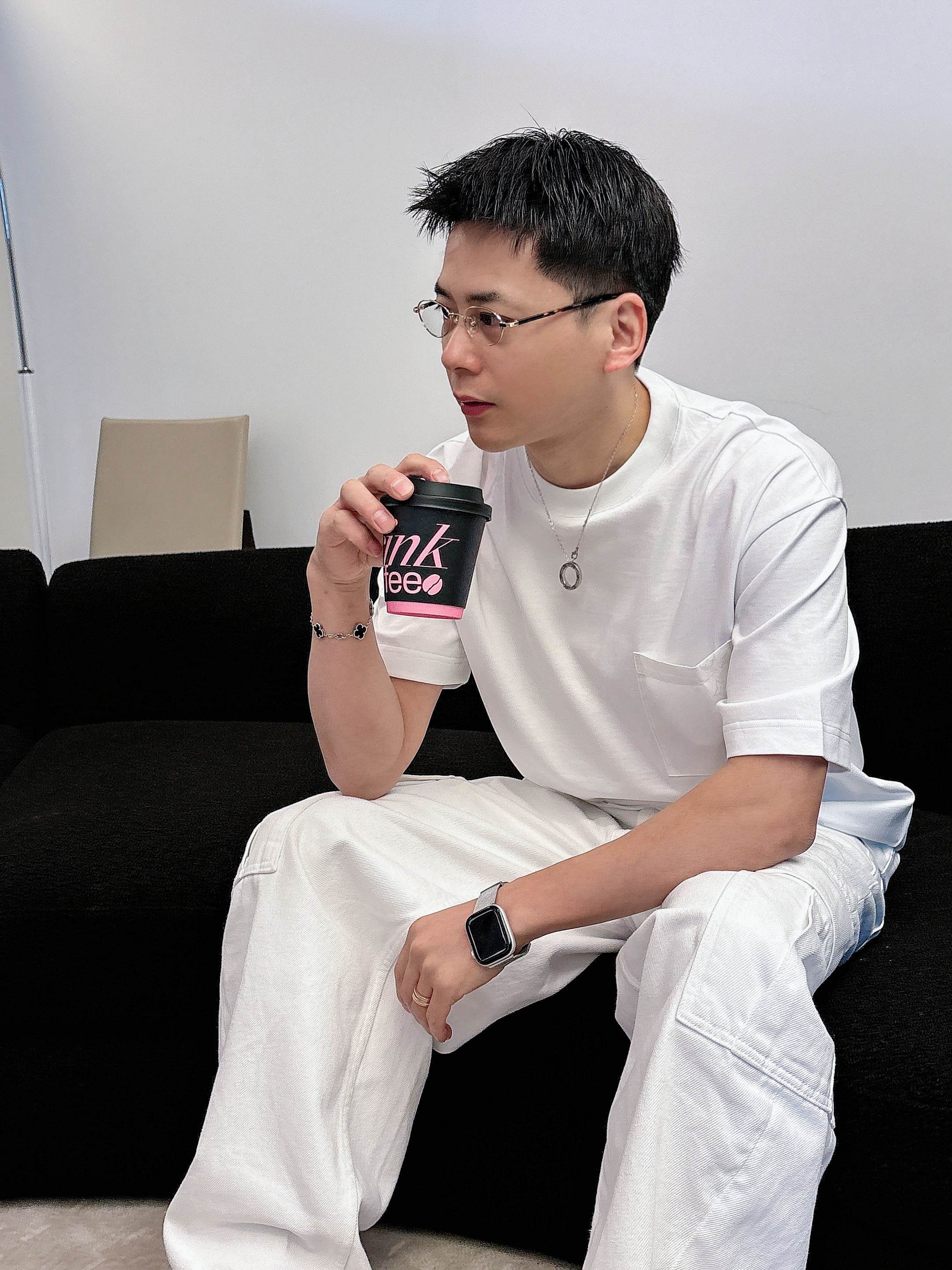 【  LV  2026春夏 · 高阶定制T恤】🔹 核心面料：秘鲁进口匹马棉 × 顶级丝光工艺🔹 核心体感