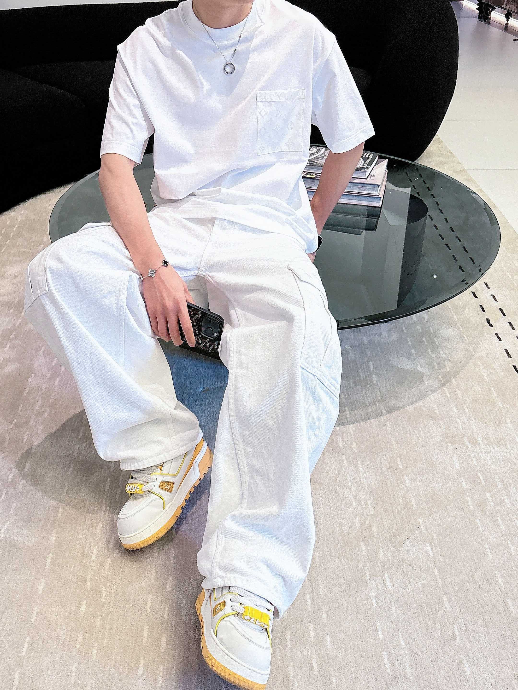 【  LV  2026春夏 · 高阶定制T恤】🔹 核心面料：秘鲁进口匹马棉 × 顶级丝光工艺🔹 核心体感