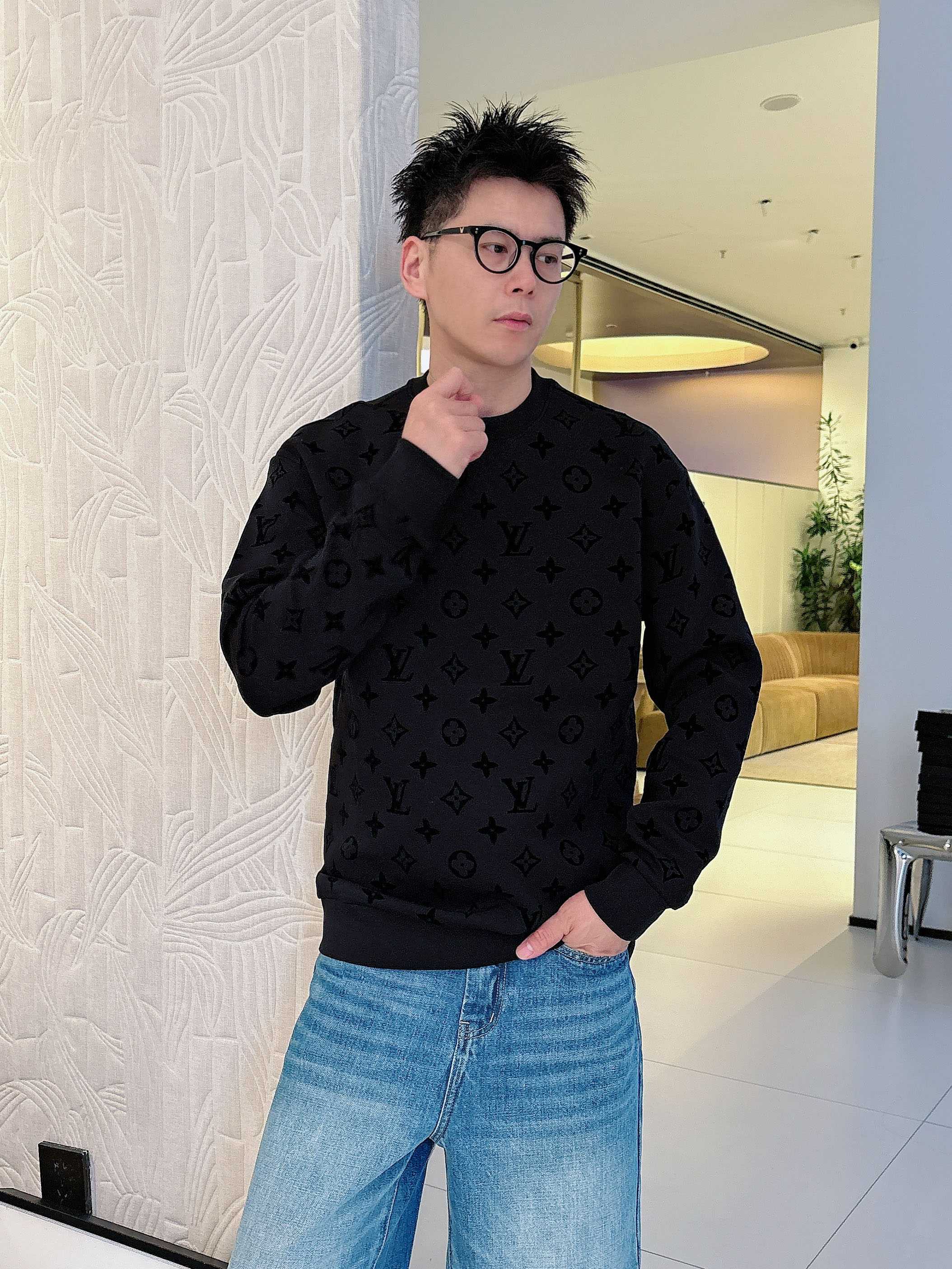 2026ss早秋最新款休闲打底 高端品质 版型面料五金都是专柜1:1定制 面料是用的100%液氨空气层棉面料 身上帅气有 2026ss早秋最新款休闲打底 高端品质 版型面料五金都是专柜1:1定制 面料是用的100%液氨空气层棉面料 身上帅气有