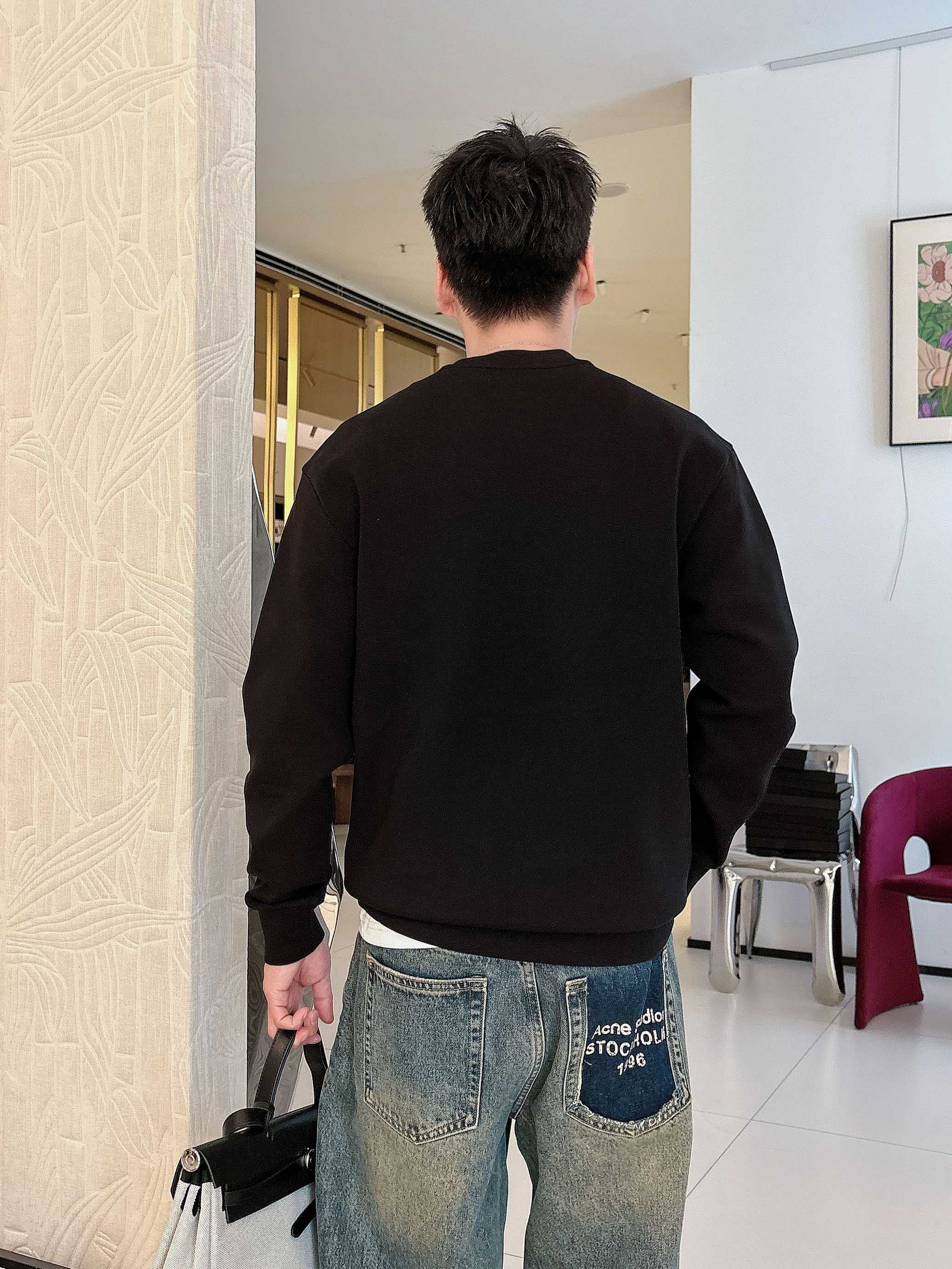 2026ss早秋最新款休闲打底 高端品质 版型面料五金都是专柜1:1定制 面料是用的100%液氨空气层棉面料 身上帅气有 2026ss早秋最新款休闲打底 高端品质 版型面料五金都是专柜1:1定制 面料是用的100%液氨空气层棉面料 身上帅气有