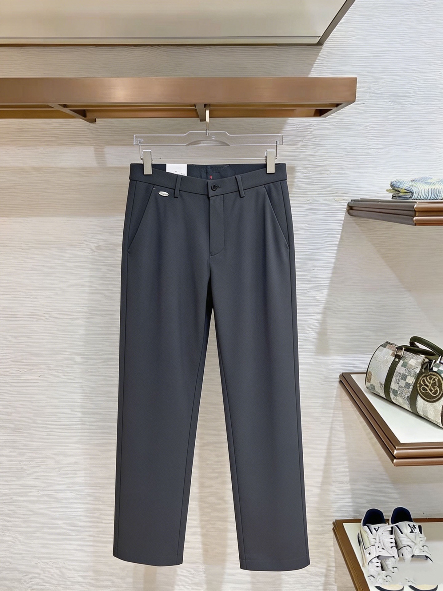 NO:914206,TB Casual Pants, Western Pants 2026SS Autumn and Winter New Style, Special Fabric for Advanced Custom Pants, Customized Original Hardware, Heavy Craftsmanship, Fine Lathe Lines, Customized Fabric, Soft and Comfortable, Remarkable Texture, Exquisite Accessories, Excellent Upper Body Effect, Complete Three Standards, Standard Sizes 29-38, No 35,,19860909TB 休闲裤 西裤2026SS秋冬新款 高级定制裤子专用面料 定制原版五金 重工工艺打造 车工走线精细 定制面料 柔软舒适 质感显著 辅料精美 上身效果超赞 三标齐全 标准尺码29-38,无35,,,Men's clothing