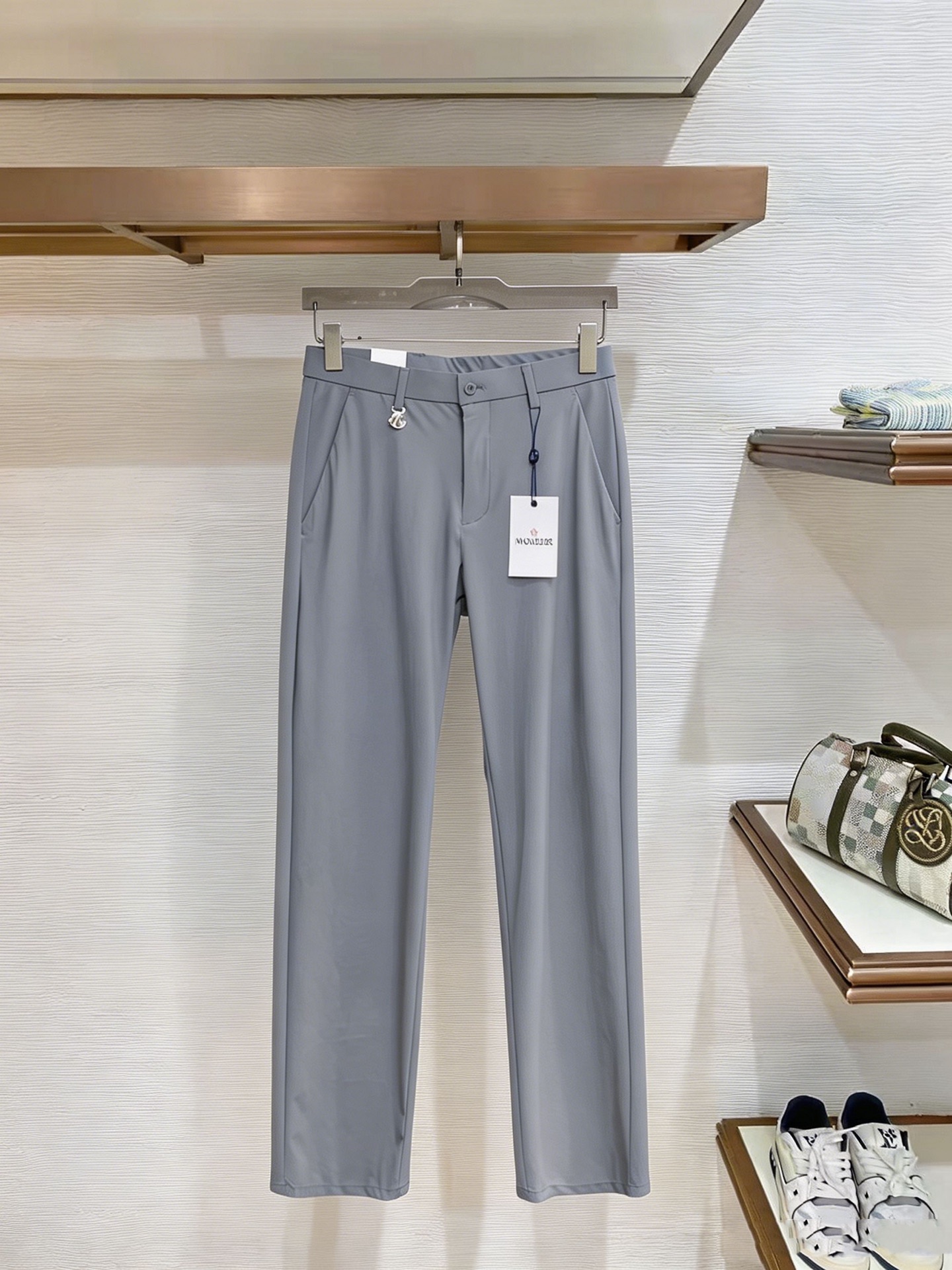 NO:914205,Mouth casual pants, trousers 2026SS autumn and winter new styles, special fabrics for advanced custom pants, customized original hardware, heavy craftsmanship, fine lathe wiring, customized fabrics, soft and comfortable, significant texture, exquisite accessories, great upper body effect, complete three standards, standard size 29-38, no 35,, Moncler,19860909蒙口 休闲裤 西裤2026SS秋冬新款 高级定制裤子专用面料 定制原版五金 重工工艺打造 车工走线精细 定制面料 柔软舒适 质感显著 辅料精美 上身效果超赞 三标齐全 标准尺码29-38,无35,,Moncler,,Men's clothing