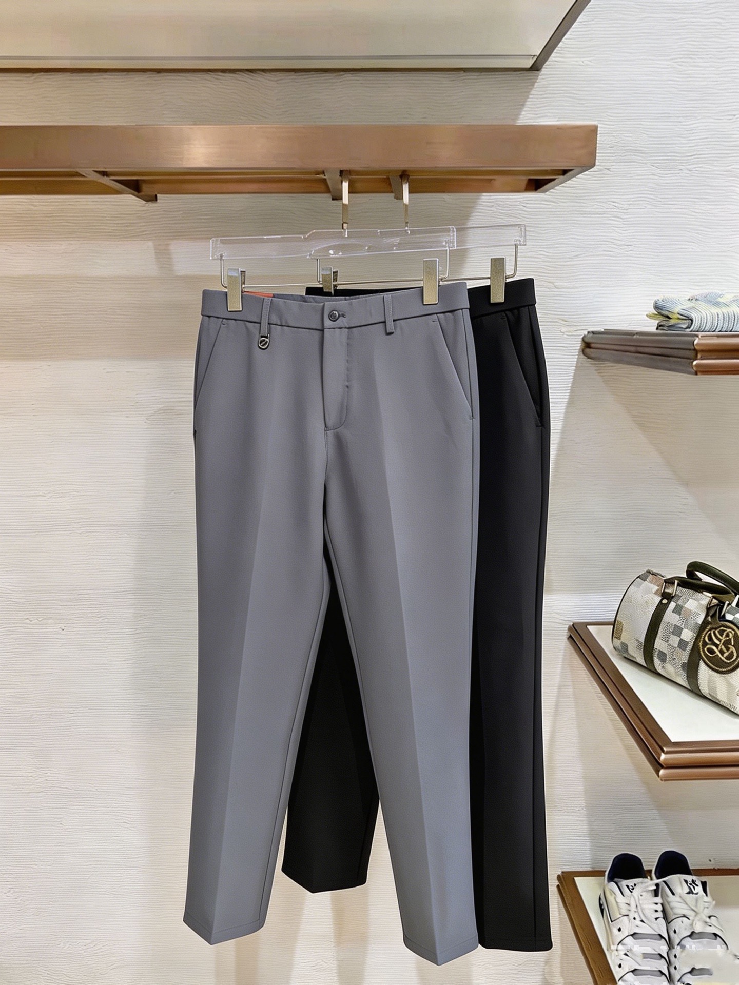 NO:927495,Zegna casual pants, trousers 2025SS autumn and winter new style, special fabric for advanced custom pants, customized original hardware, heavy craftsmanship, fine lathe routing, customized fabrics, soft and comfortable, significant texture, exquisite accessories, great upper body effect, complete three standards, standard size 29-38, no 35,,zegna,19860909杰尼亚 休闲裤 西裤2025SS秋冬新款 高级定制裤子专用面料 定制原版五金 重工工艺打造 车工走线精细 定制面料 柔软舒适 质感显著 辅料精美 上身效果超赞 三标齐全 标准尺码29-38,无35,,zegna,,Men's clothing