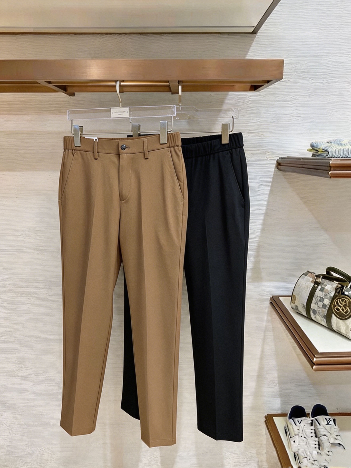 NO:927559,Dior casual pants and trousers 2025SS autumn and winter new style. Special fabric for advanced custom pants. Customized original hardware. Made with heavy craftsmanship. Fine lathes. Customized fabric. Soft and comfortable. Remarkable texture. Exquisite accessories. Excellent upper body effect. Complete three standards. Standard sizes 29-38, no 35,, dior, dior,19860909Dior 迪奥 休闲裤 西裤2025SS秋冬新款 高级定制裤子专用面料 定制原版五金 重工工艺打造 车工走线精细 定制面料 柔软舒适 质感显著 辅料精美 上身效果超赞 三标齐全 标准尺码29-38,无35,,dior,dior,,Men's clothing