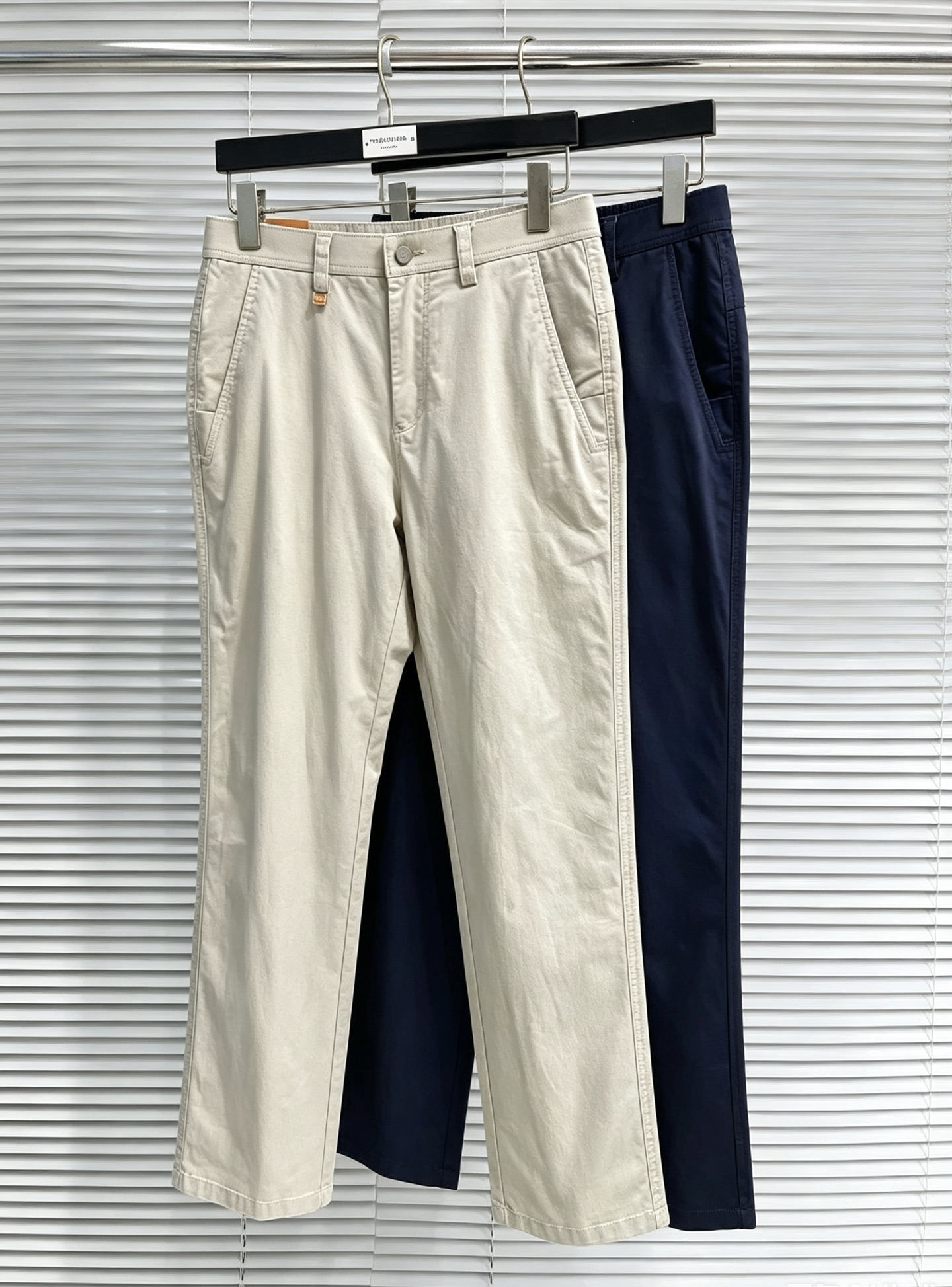 NO:916435,Hermès casual pants, trousers 2025SS autumn and winter new style, special fabric for advanced custom pants, customized original hardware, heavy craftsmanship, fine turning and routing, customized fabric, soft and comfortable, significant texture, exquisite accessories, great upper body effect, complete three standards, standard size 29-40, no 35,, hermes,19860909爱马仕 休闲裤 西裤2025SS秋冬新款 高级定制裤子专用面料 定制原版五金 重工工艺打造 车工走线精细 定制面料 柔软舒适 质感显著 辅料精美 上身效果超赞 三标齐全 标准尺码29-40,无35,,hermes,,Men's clothing