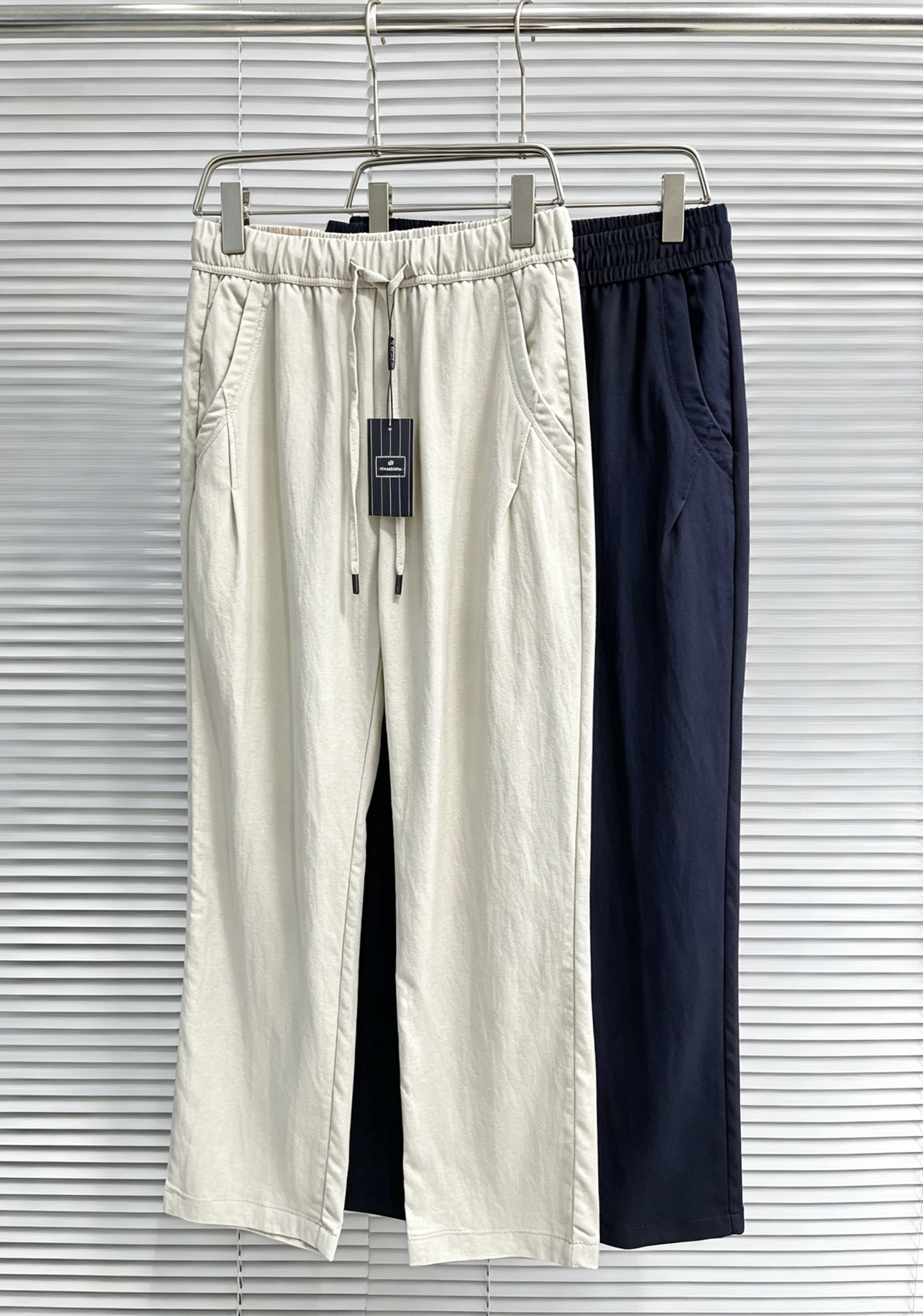 NO:916430,Zegna casual pants, trousers 2025SS autumn and winter new style, special fabric for advanced custom pants, customized original hardware, heavy craftsmanship, fine lathe wiring, customized fabric, soft and comfortable, significant texture, exquisite accessories, great upper body effect, complete three standards, standard size M-4XL,,zegna,19860909杰尼亚 休闲裤 西裤2025SS秋冬新款 高级定制裤子专用面料 定制原版五金 重工工艺打造 车工走线精细 定制面料 柔软舒适 质感显著 辅料精美 上身效果超赞 三标齐全 标准尺码M—4XL,,zegna,,Men's clothing