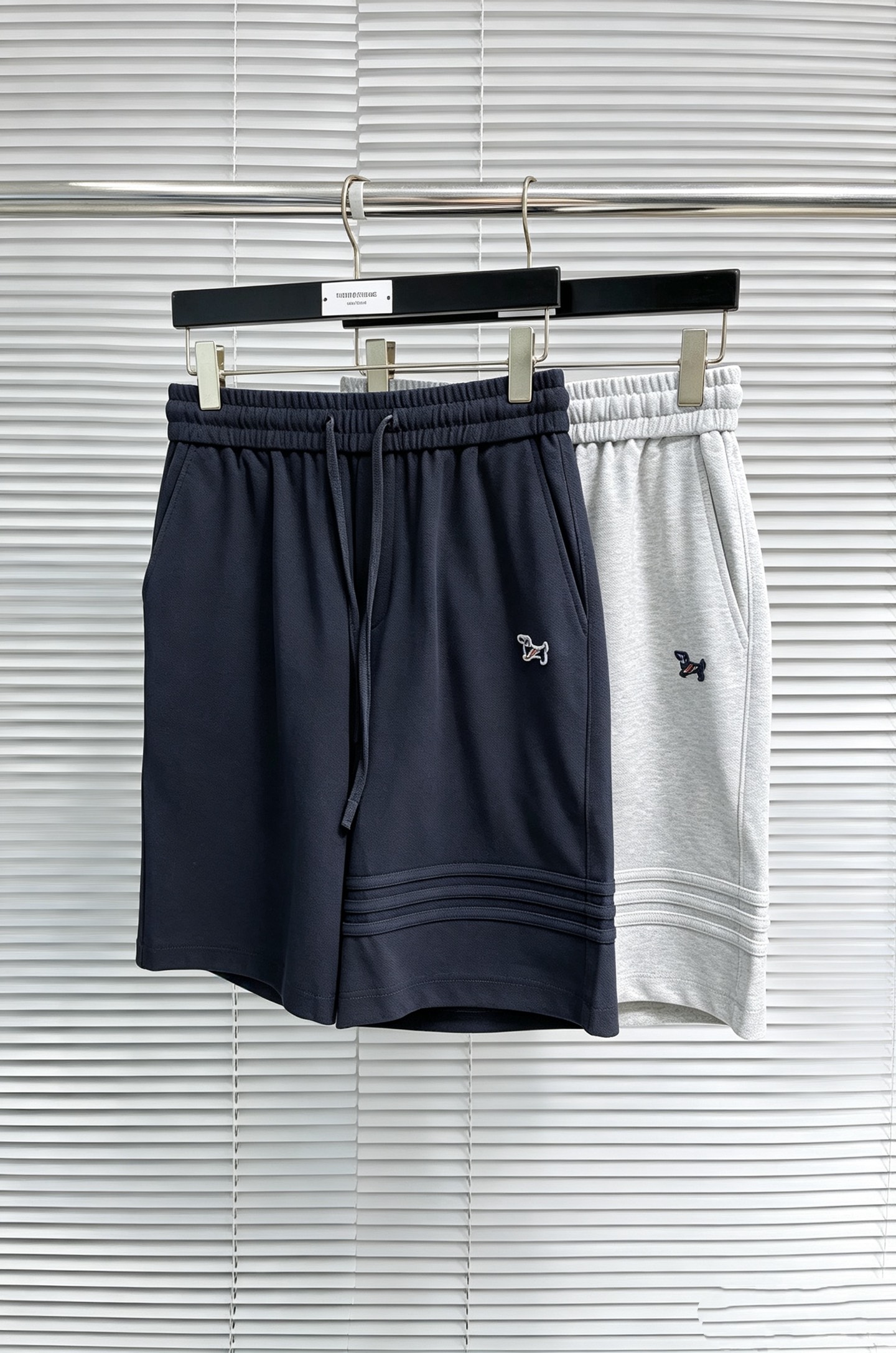 NO:918204,TB 26ss new summer men's casual work shorts, advanced custom-made summer special technology quick-drying breathable fabric, high breathability and comfort, impeccable details, customized development of accessories, what you see is what you get, reflecting high quality. It feels delicate and soft!  Three-dimensional cutting, simple and fashionable, and the upper body shape is awesome!  Code number 29–38,,shorts,19860909TB 26ss夏季新款男士休闲工装短裤 高级定制夏季专用科技速干透气面料 透气舒适度高,细节无可挑剔,辅料定制开发,所见即所得,体现高品质.手感细腻柔软！立体裁剪,简单时尚,上身版型超赞！码数29–38,,shorts,,Men's clothing