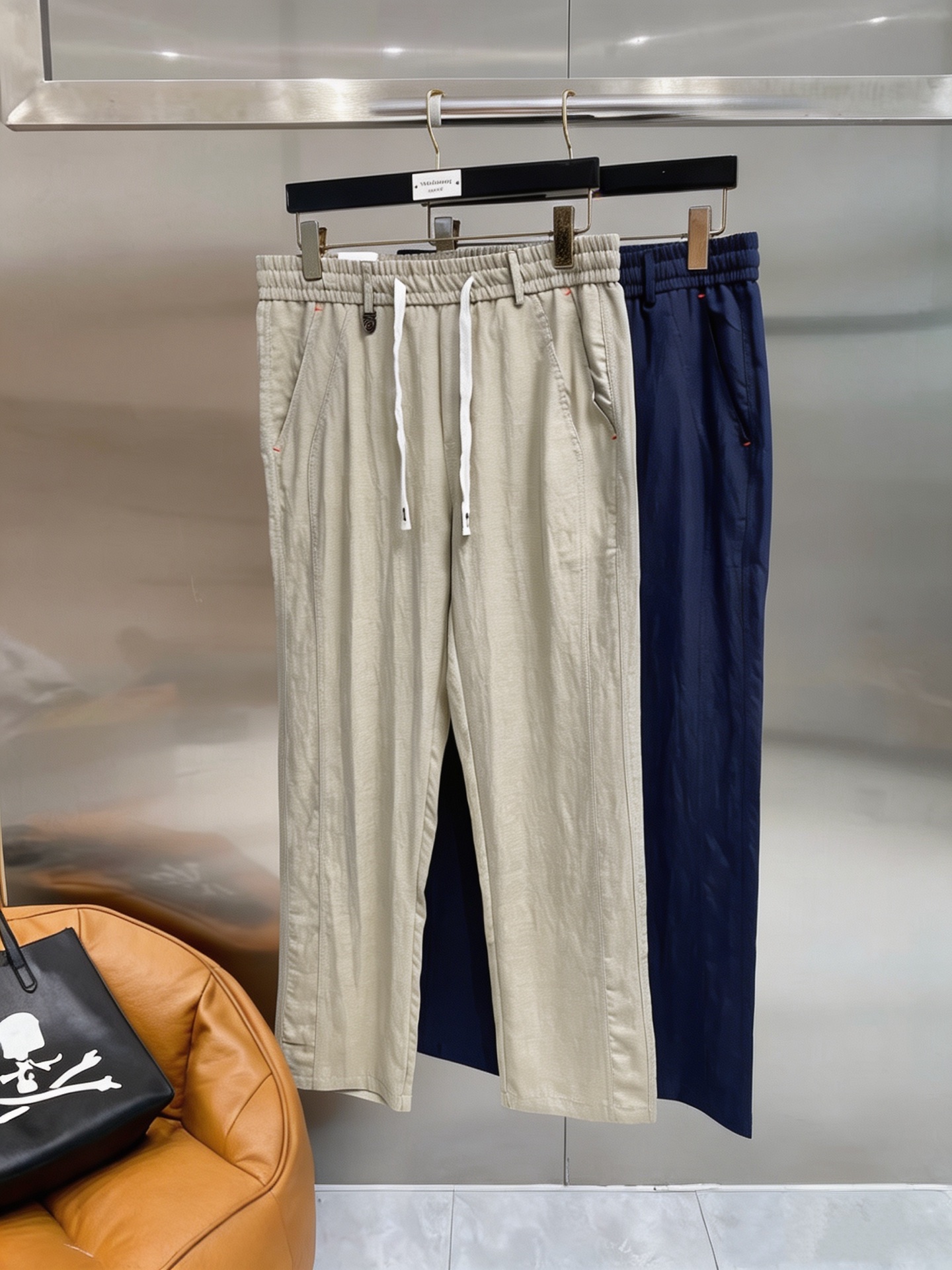 NO:955021,GUCCI casual pants and trousers 2026SS autumn and winter new style, special fabric for advanced custom pants, customized original hardware, heavy craftsmanship, fine turning and routing, customized fabric, soft and comfortable, significant texture, exquisite accessories, great upper body effect, complete three standards, standard size M---4XL,,gucci,19860909GUCCI 古奇 休闲裤 西裤2026SS秋冬新款 高级定制裤子专用面料 定制原版五金 重工工艺打造 车工走线精细 定制面料 柔软舒适 质感显著 辅料精美 上身效果超赞 三标齐全 标准尺码M---4XL,,gucci,,Men's clothing