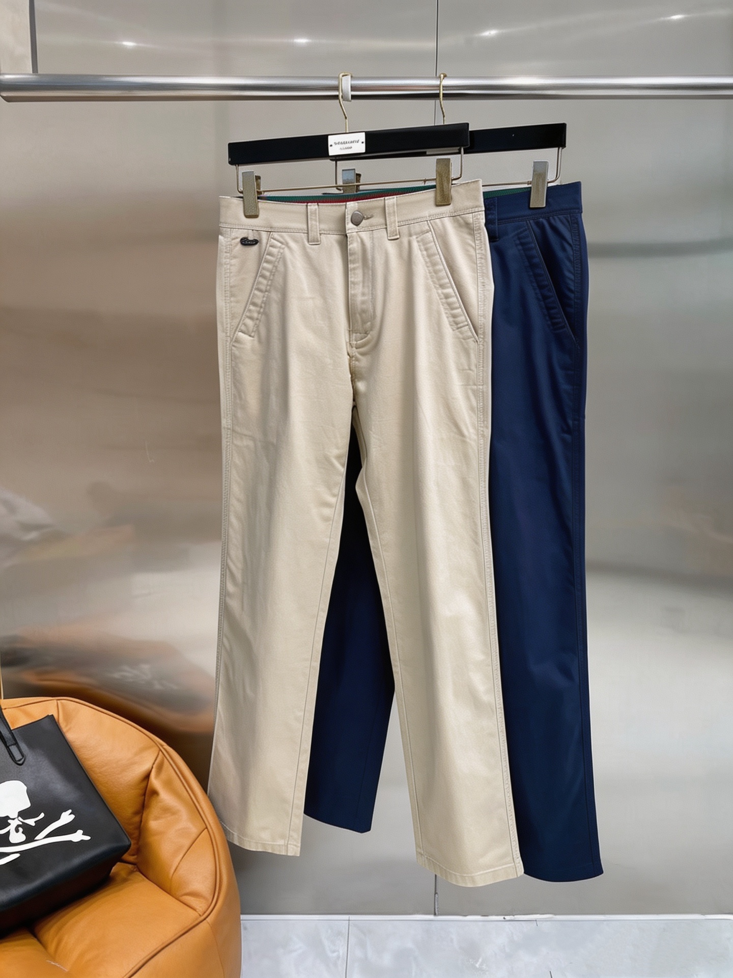 NO:955002,GUCCI Gucci casual pants and trousers 2026SS autumn and winter new style, special fabric for advanced custom pants, customized original hardware, heavy craftsmanship, fine turning and routing, customized fabric, soft and comfortable, significant texture, exquisite accessories, great upper body effect, complete three standards, standard size 29-40, no 35,,gucci,19860909GUCCI 古奇 休闲裤 西裤2026SS秋冬新款 高级定制裤子专用面料 定制原版五金 重工工艺打造 车工走线精细 定制面料 柔软舒适 质感显著 辅料精美 上身效果超赞 三标齐全 标准尺码29-40,无35,,gucci,,Men's clothing