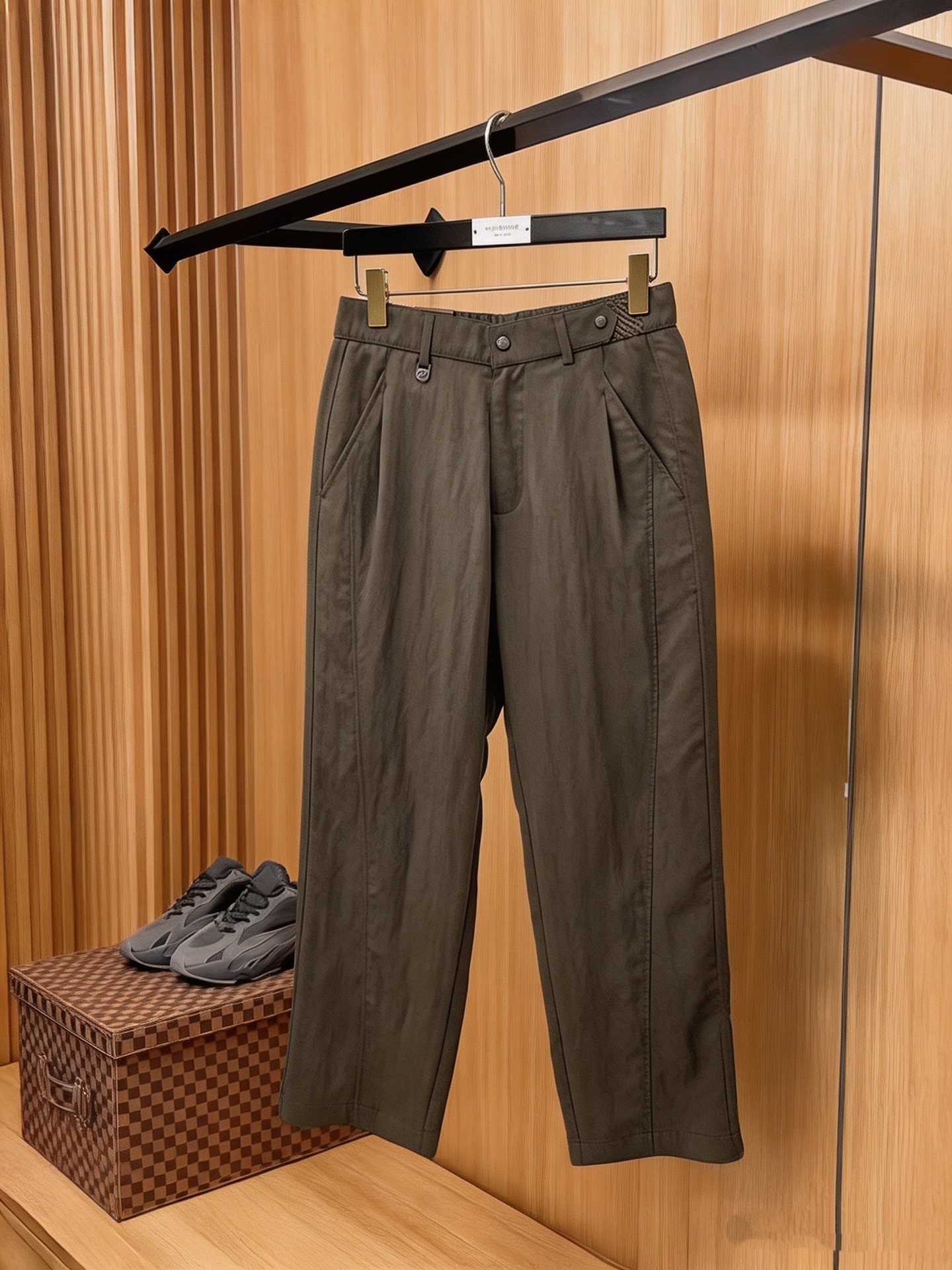 NO:957668,Zegna casual pants and trousers 2026SS spring and summer new style, special fabric for advanced custom pants, customized original hardware, heavy craftsmanship, fine lathe wiring, customized fabrics, soft and comfortable, significant texture, exquisite accessories, great upper body effect, complete three standards, standard size M—4XL,,zegna,19860909杰尼亚 休闲裤 西裤2026SS 春夏新款 高级定制裤子专用面料 定制原版五金 重工工艺打造 车工走线精细 定制面料 柔软舒适 质感显著 辅料精美 上身效果超赞 三标齐全 标准尺码M—4XL,,zegna,,Men's clothing