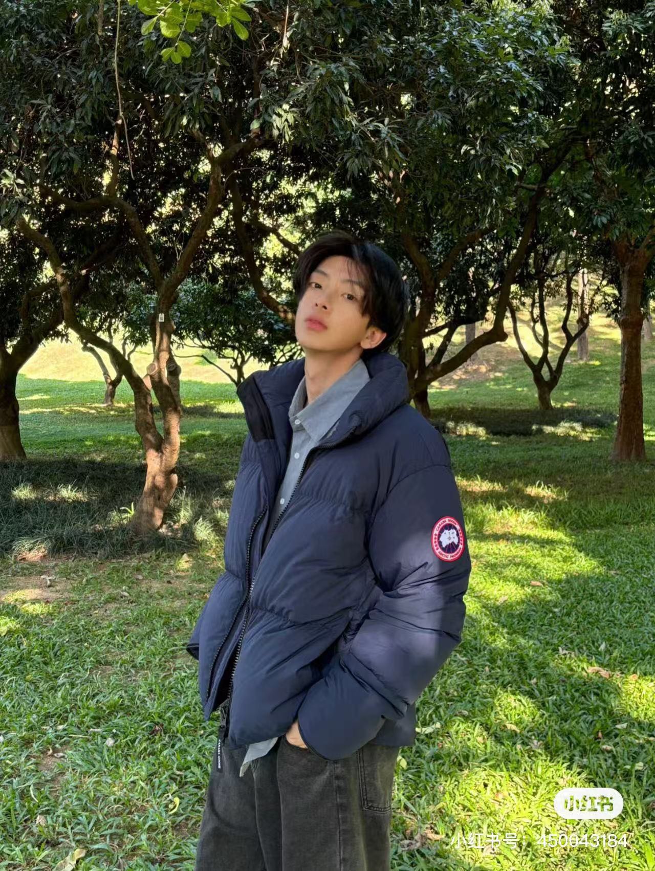 Classic black Canada Goose Lawrence jacket, stylish and warm with 90% duck feather filling. Water-resistant and fashionable.-Big cat