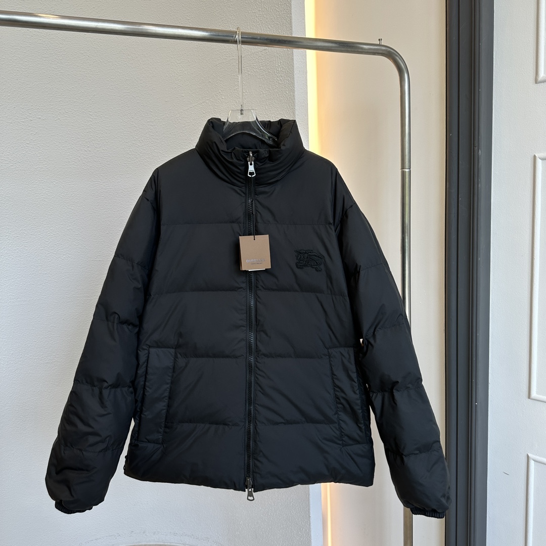 Guangzhou high-end Burberry reversible plaid down jacket, unisex. Vintage plaid & black silicone logo, waterproof, 90% white goose down, slim fit. Sizes: M/L/XL/XXL.-Big cat