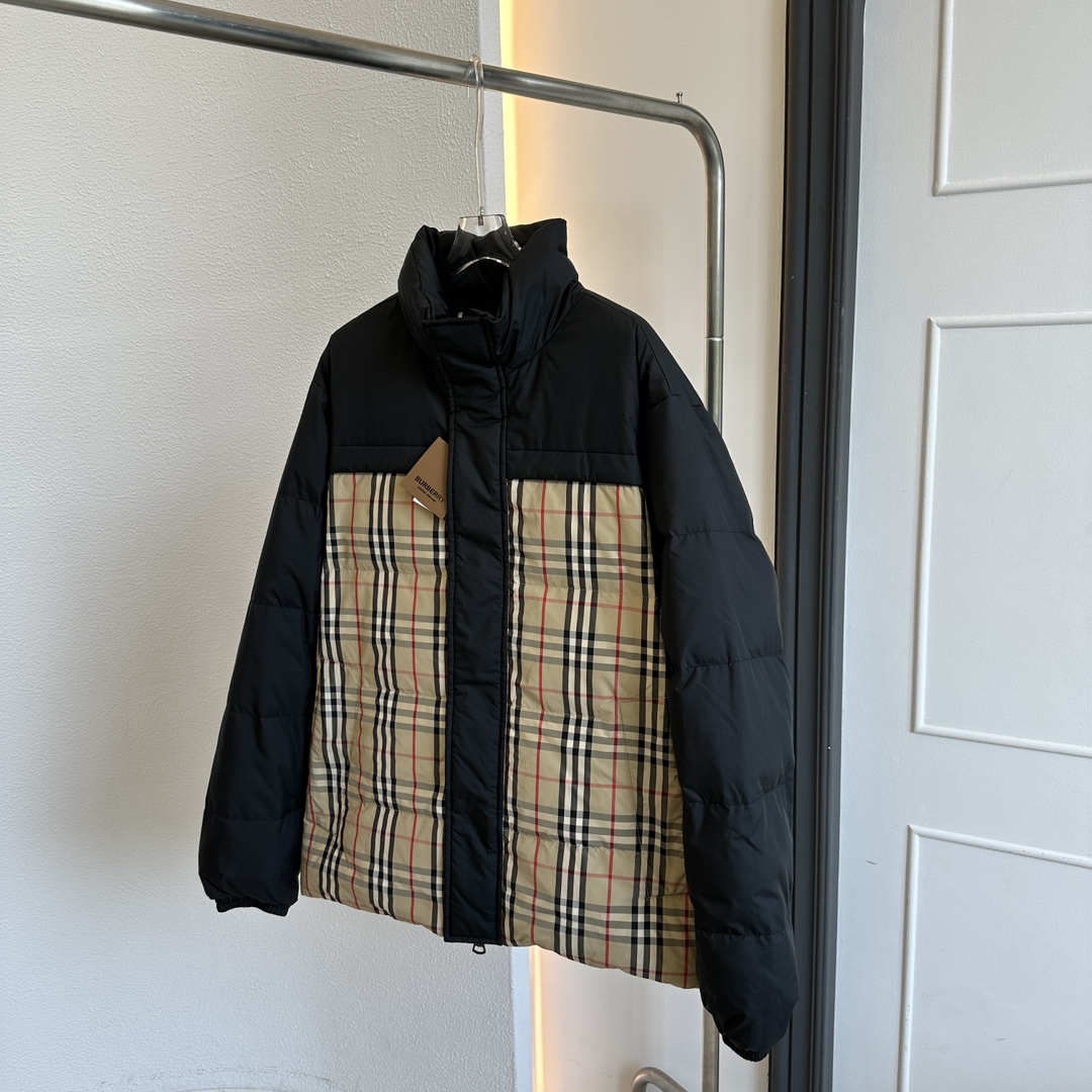 Guangzhou high-end Burberry reversible plaid down jacket, unisex. Vintage plaid & black silicone logo, waterproof, 90% white goose down, slim fit. Sizes: M/L/XL/XXL.-Big cat