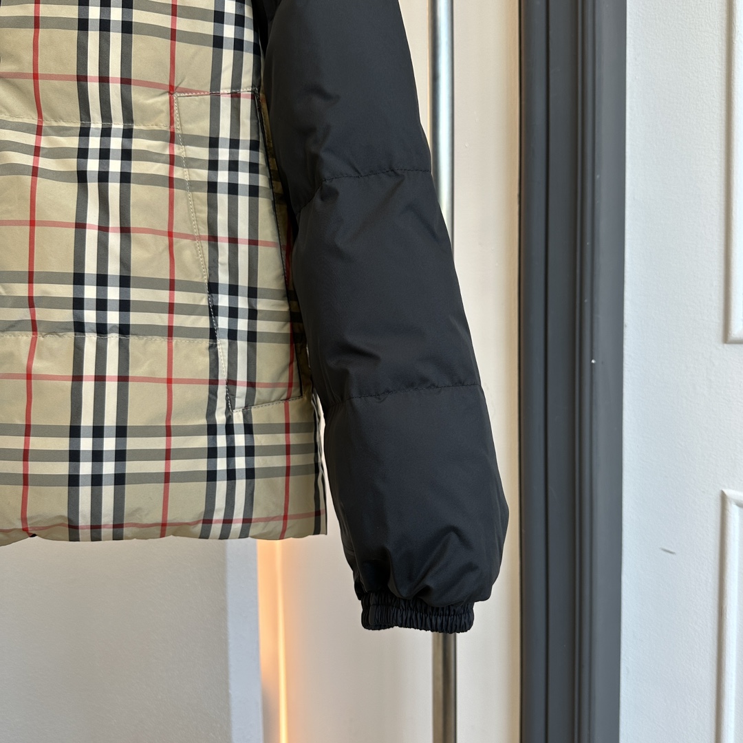 Guangzhou high-end Burberry reversible plaid down jacket, unisex. Vintage plaid & black silicone logo, waterproof, 90% white goose down, slim fit. Sizes: M/L/XL/XXL.-Big cat