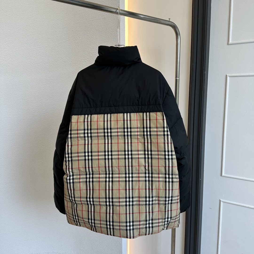 Guangzhou high-end Burberry reversible plaid down jacket, unisex. Vintage plaid & black silicone logo, waterproof, 90% white goose down, slim fit. Sizes: M/L/XL/XXL.-Big cat