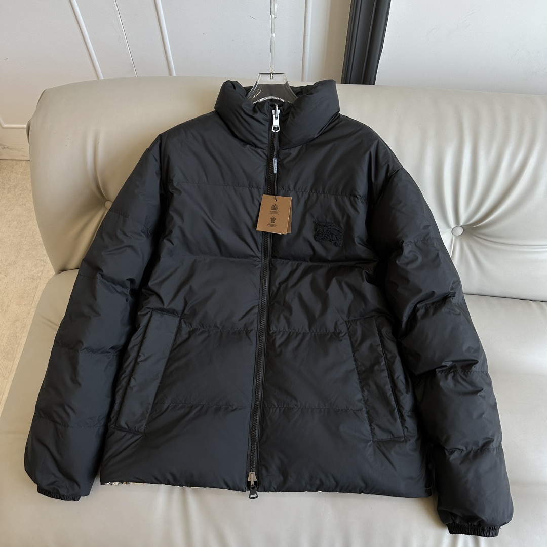 Guangzhou high-end Burberry reversible plaid down jacket, unisex. Vintage plaid & solid black, waterproof, 90% white goose down, slim fit. Sizes: M/L/XL/XXL.-Big cat