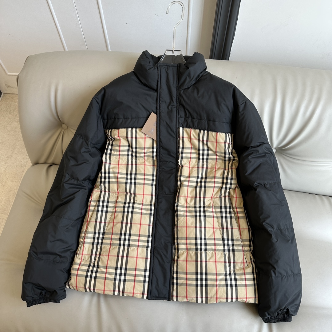 Guangzhou high-end Burberry reversible plaid down jacket, unisex. Vintage plaid & solid black, waterproof, 90% white goose down, slim fit. Sizes: M/L/XL/XXL.-Big cat