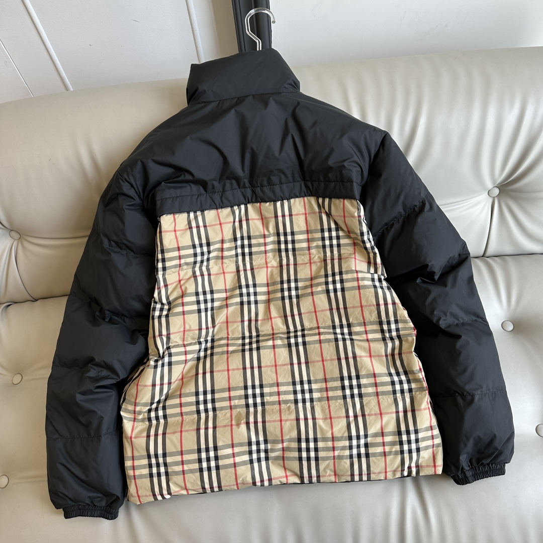 Guangzhou high-end Burberry reversible plaid down jacket, unisex. Vintage plaid & solid black, waterproof, 90% white goose down, slim fit. Sizes: M/L/XL/XXL.-Big cat