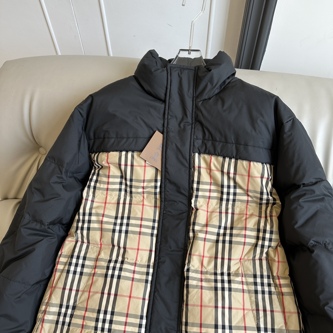 Guangzhou high-end Burberry reversible plaid down jacket, unisex. Vintage plaid & solid black, waterproof, 90% white goose down, slim fit. Sizes: M/L/XL/XXL.-Big cat