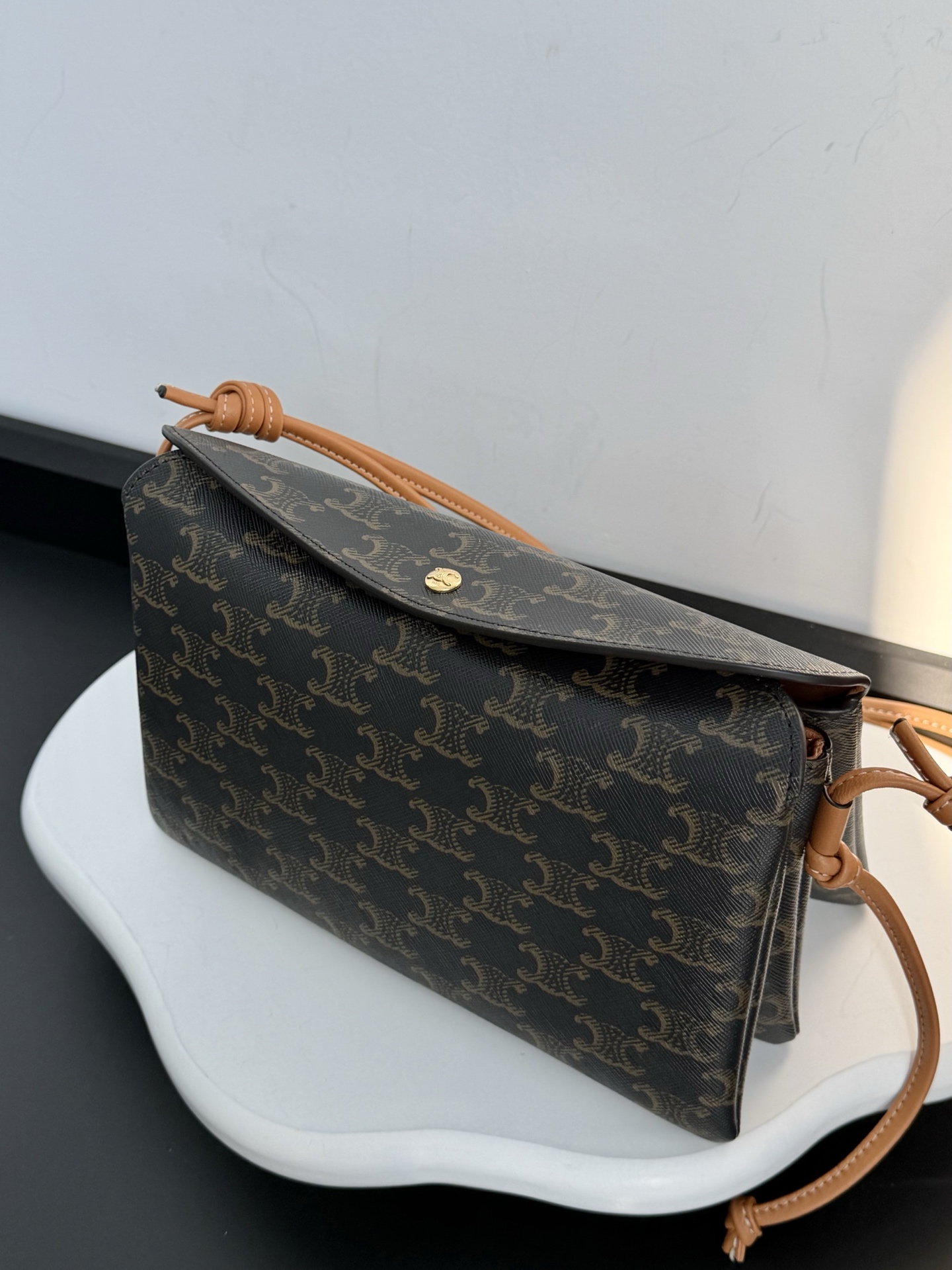 Сумка Celine Trio с узором и кожаным ремешком