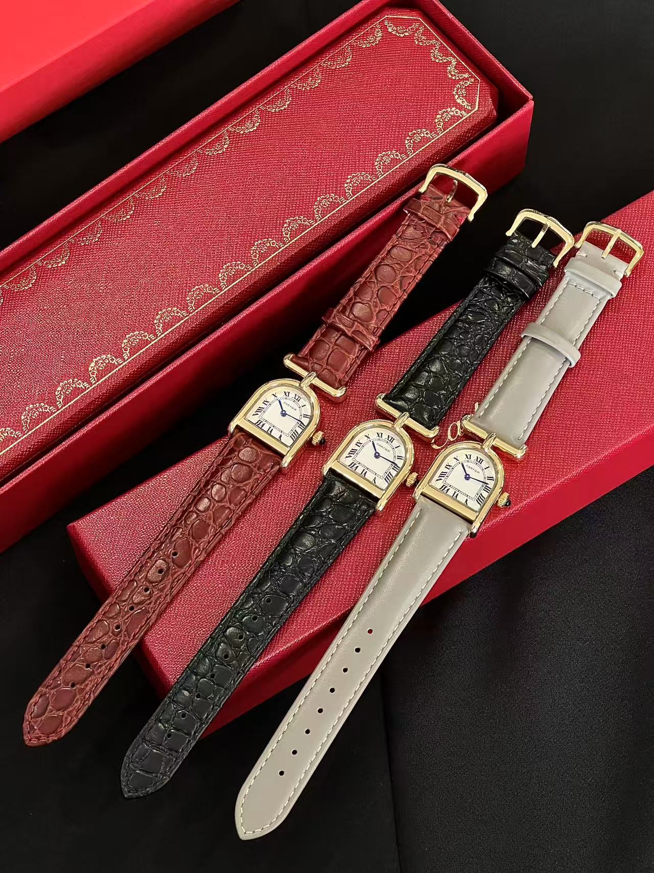 NO:741793,Wear a new watch in the New Year, a super cool channel product, Cloche de Cartier watches. The appearance is justice. People who never like to wear watches will fall in love with it. It only costs less than 1,000 for a pair as a couple. It will save you a lot of money!  !  Bai Jingting star's same style, cartier19860909新年戴新表超牛逼的渠道货,ClochedeCartier手表 颜值即正义从不爱戴手表的人都会爱上它 做情侣款一对都不过千,给你们省大钱了！！白敬亭明星同款,,cartier,Watch