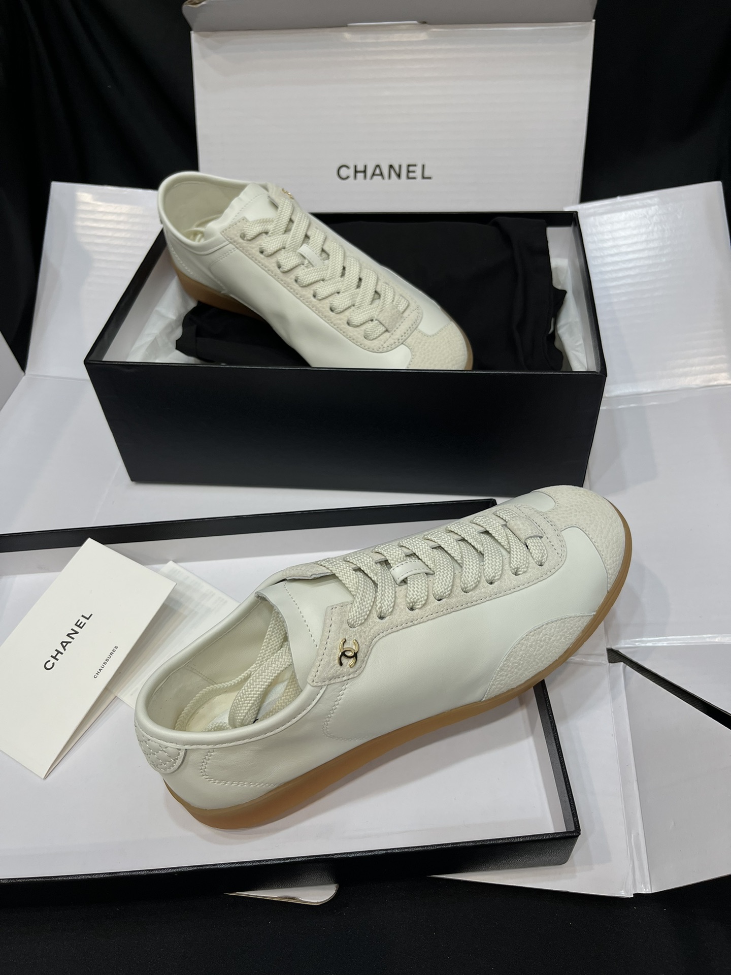 Chanel Sapatos de Skate Branco Pele de carneiro