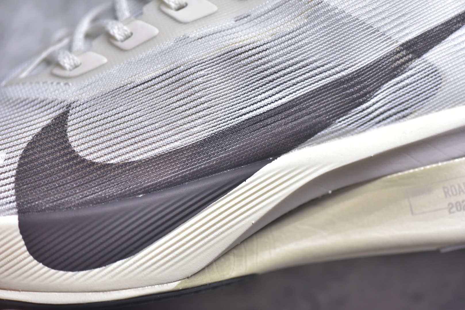 Nike ZoomX Vaporfly NEXT% 4 马拉松系列公路竞速超轻缓震跑步鞋 HV6107-100-莆田鞋,莆田鞋货源,高仿鞋,高仿鞋货源,安福档口,莆田高仿鞋,莆田鞋批发,高仿鞋批发,莆田高仿运动鞋,高仿运动鞋,莆田运动鞋 Nike ZoomX Vaporfly NEXT% 4 马拉松系列公路竞速超轻缓震跑步鞋 HV6107-100