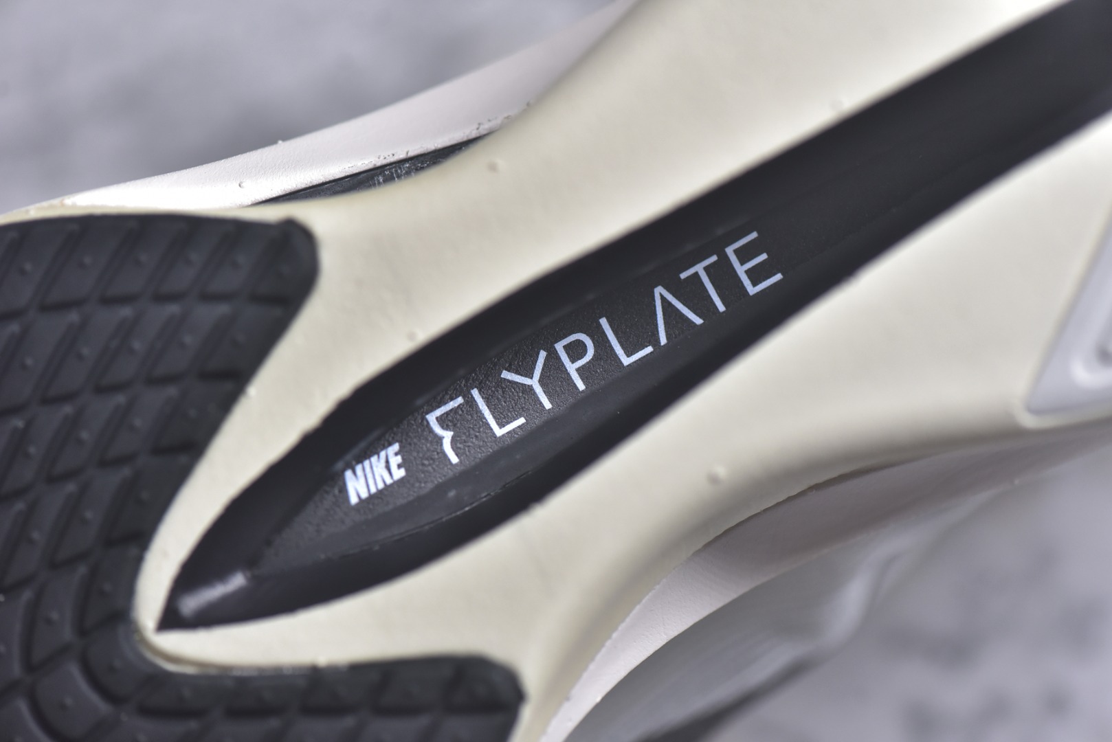 Nike ZoomX Vaporfly NEXT% 4 马拉松系列公路竞速超轻缓震跑步鞋 HV6107-100-莆田鞋,莆田鞋货源,高仿鞋,高仿鞋货源,安福档口,莆田高仿鞋,莆田鞋批发,高仿鞋批发,莆田高仿运动鞋,高仿运动鞋,莆田运动鞋 Nike ZoomX Vaporfly NEXT% 4 马拉松系列公路竞速超轻缓震跑步鞋 HV6107-100