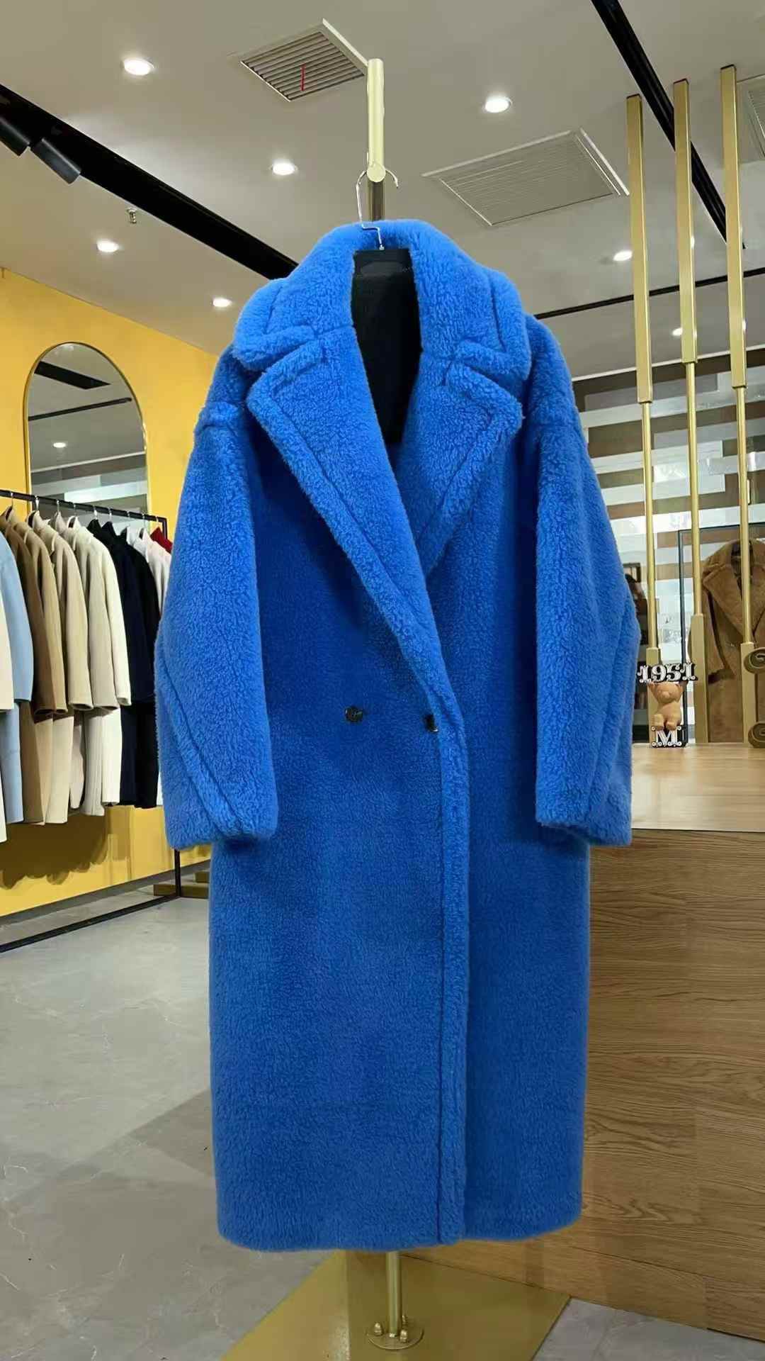 NO:637338,Teddy coat (royal blue) is a must-have for ins fashion bloggers, such as Fan Bingbing, Liu Yifei, Dilmurat Dilmurat, Victoria Victoria, Kun Ling, Baby, Ni Ni, Liu Tao, and other international stars. It is a street photography tool, extremely cute, and an age-reducing tool. The teddy bear is officially launched. The simple appearance design can better reflect the temperament of a big name!  It looks lazy on the outside, but it is very close-fitting at the waist and has a strong sense of self-cultivation. The gorgeous and neat appearance lines and original viscose fiber lining add to the nobility and elegance!  The first time I wear it, I feel like I am wrapped in a layer of clouds, warm and secure. It is perfectly restored to 1:1 and made with passion. It is definitely different from any Teddy you see in the market. It is called the counter version. The pictures can be forwarded. The quality and attitude cannot be copied casually. Sexy, cute, light and luxurious, it must be the best choice for winter wear that can be 'entrusted for life'.,, alexander wang19860909泰迪大衣（皇家蓝） ins时尚博主人手一件,范冰冰、刘亦菲、迪丽热巴、宋茜、昆凌、baby、倪妮,刘涛,等国际明星出街必备,集街拍利器,可爱至极,减龄神器于一身的泰迪熊正式上线 简约的外观设计 更能体现出大牌的气质！看似慵懒的外表,但上身后却很贴身,修身感极强 华丽工整的外观线条和原厂粘胶纤维里衬,额外衬托出高贵与典雅！第一次上身效果就感觉到自己被一层云朵包裹起来,温暖而富有安全感 1:1完美还原,倾情打造,绝对区别于你在市场上看到的 号称专柜版的任何泰迪,图片可以转发,品质和态度不是可以随便复制的 性感可爱、轻奢迷人,一定是可以“托付终身”的一款冬日里外搭最好的选择.,,alexander wang,Women's clothing