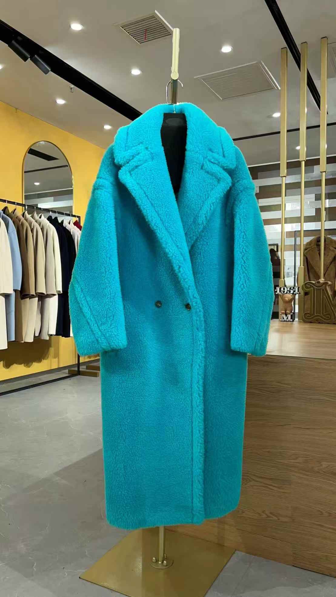 NO:637344,Teddy coat (Tiffany blue) is a popular one for ins fashion bloggers. It is a must-have for international celebrities such as Fan Bingbing, Liu Yifei, Dilmurat Dilmurat, Victoria Victoria Victoria, Kun Ling, Baby, Ni Ni, Liu Tao, etc. It is a street photography tool, extremely cute, and an age-reducing artifact. The teddy bear is officially launched, Maxmara-clothing, alexander wang19860909泰迪大衣（蒂夫尼蓝） ins时尚博主人手一件,范冰冰、刘亦菲、迪丽热巴、宋茜、昆凌、baby、倪妮,刘涛,等国际明星出街必备,集街拍利器,可爱至极,减龄神器于一身的泰迪熊正式上线,麦丝玛拉-服装,alexander wang,Women's clothing