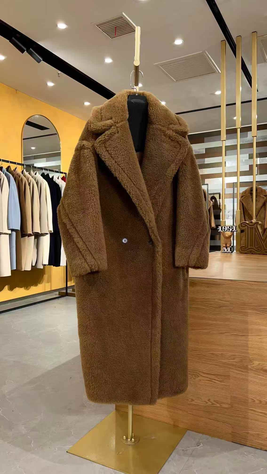 NO:637349,Teddy coat (caramel color) is a must-have for ins fashion bloggers, Fan Bingbing, Liu Yifei, Dilmurat Dilraba, Victoria Victoria, Kun Ling, baby, Ni Ni, Liu Tao, and other international stars. It is a street photography tool, extremely cute, and an age-reducing tool. The teddy bear is officially launched, Max Mara-clothing, alexander wang19860909泰迪大衣（焦糖色） ins时尚博主人手一件,范冰冰、刘亦菲、迪丽热巴、宋茜、昆凌、baby、倪妮,刘涛,等国际明星出街必备,集街拍利器,可爱至极,减龄神器于一身的泰迪熊正式上线,麦丝玛拉-服装,alexander wang,Women's clothing