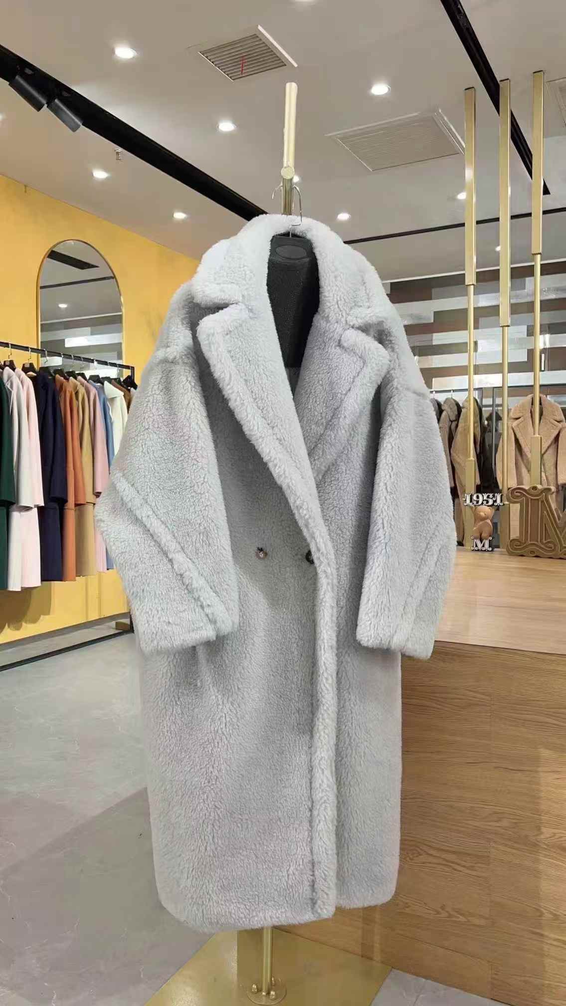 NO:637339,Teddy coat (elephant gray) is a must-have for ins fashion bloggers, Fan Bingbing, Liu Yifei, Dilmurat Dilraba, Victoria Victoria, Kun Ling, Baby, Ni Ni, Liu Tao, and other international stars. It is a street photography tool, extremely cute, and an age-reducing tool. The teddy bear is officially launched, Max Mara-clothing, alexander wang19860909泰迪大衣（大象灰） ins时尚博主人手一件,范冰冰、刘亦菲、迪丽热巴、宋茜、昆凌、baby、倪妮,刘涛,等国际明星出街必备,集街拍利器,可爱至极,减龄神器于一身的泰迪熊正式上线,麦丝玛拉-服装,alexander wang,Women's clothing