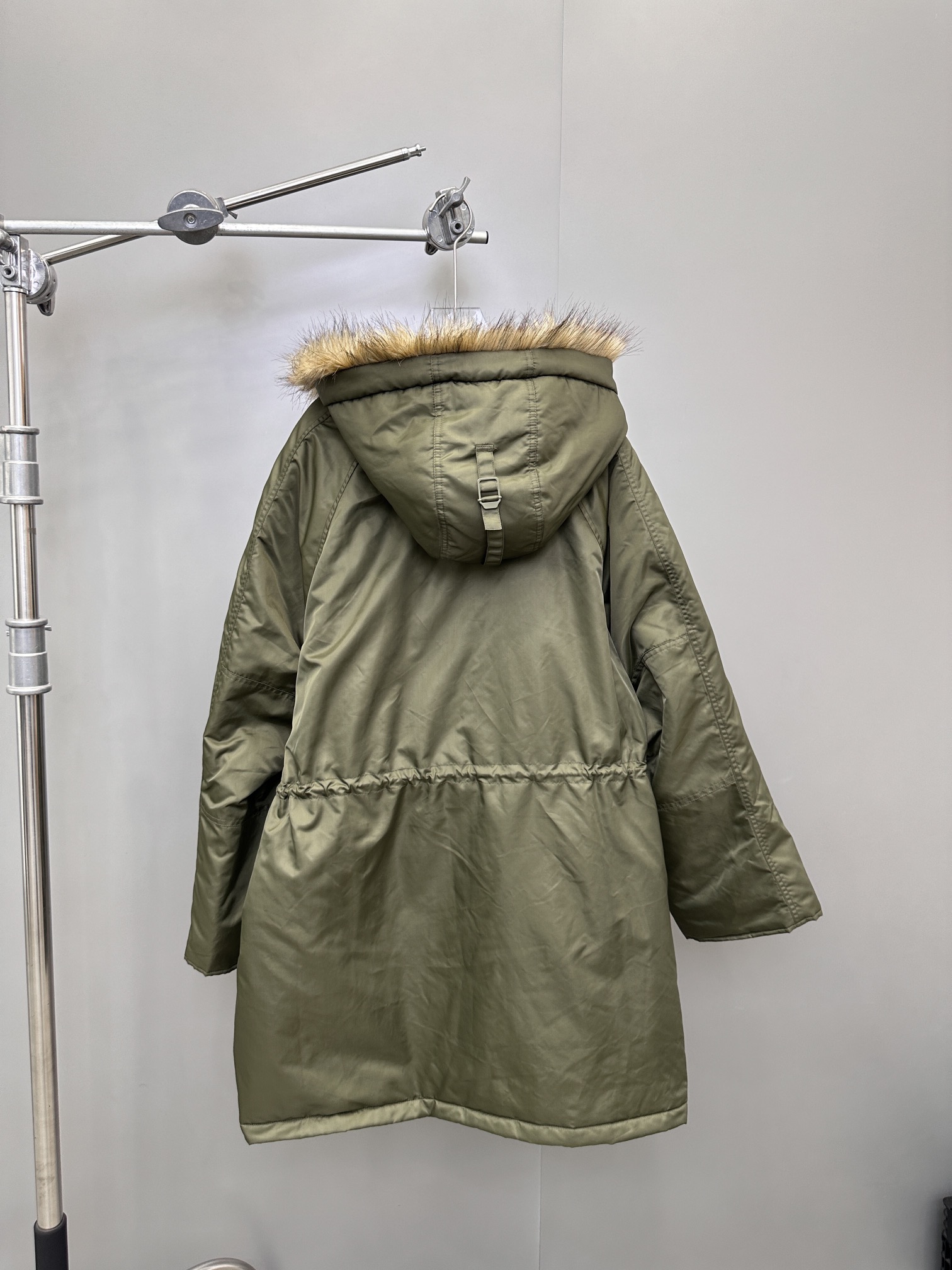 🌾 NEW｜新款棉服，进口再生尼龙面料，厚实保暖手感顺滑，工装多口袋设计实用性强，腰部抽绳可调节，长款版