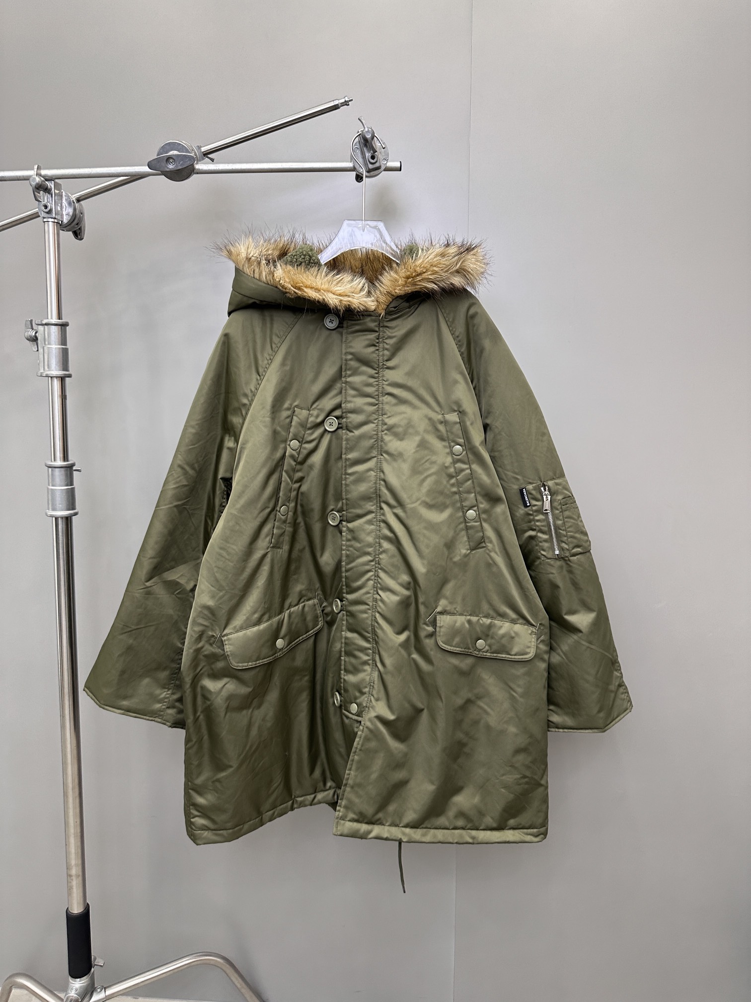 🌾 NEW｜新款棉服，进口再生尼龙面料，厚实保暖手感顺滑，工装多口袋设计实用性强，腰部抽绳可调节，长款版