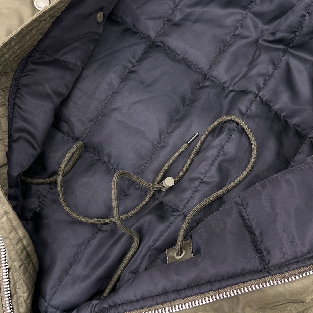 🌾 NEW｜新款棉服，进口再生尼龙面料，厚实保暖手感顺滑，工装多口袋设计实用性强，腰部抽绳可调节，长款版