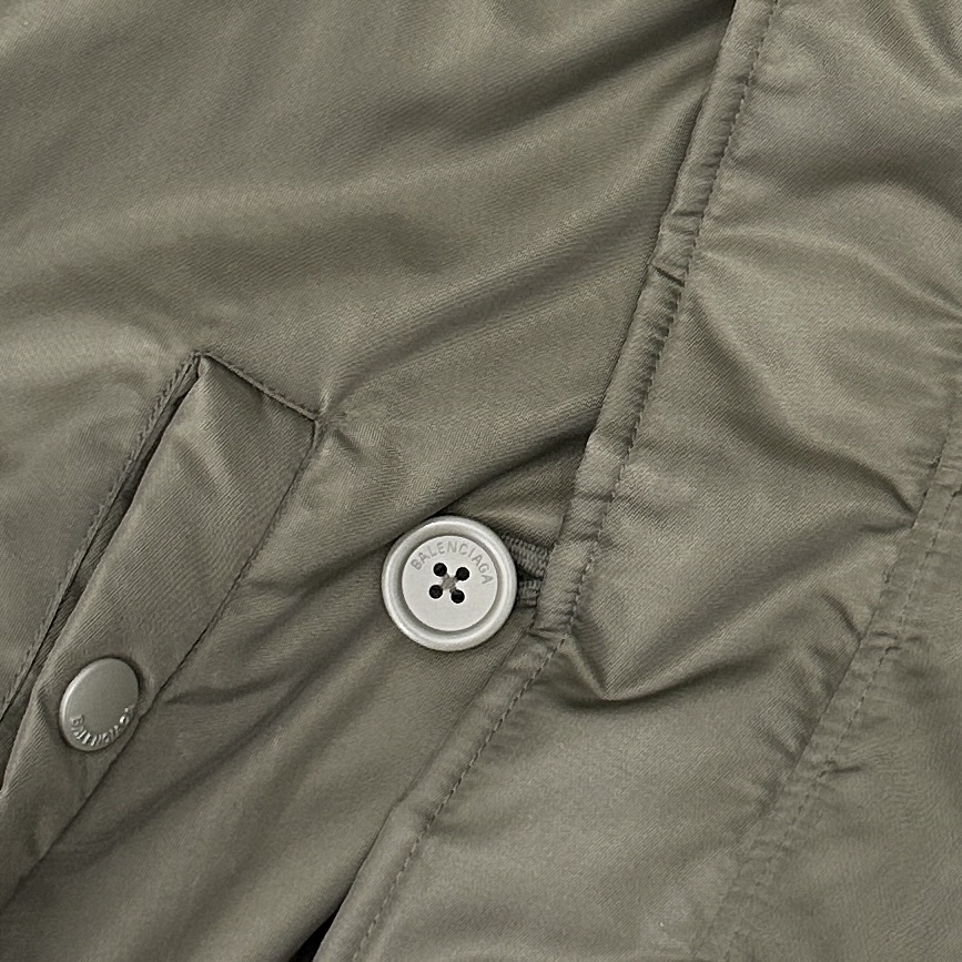 🌾 NEW｜新款棉服，进口再生尼龙面料，厚实保暖手感顺滑，工装多口袋设计实用性强，腰部抽绳可调节，长款版