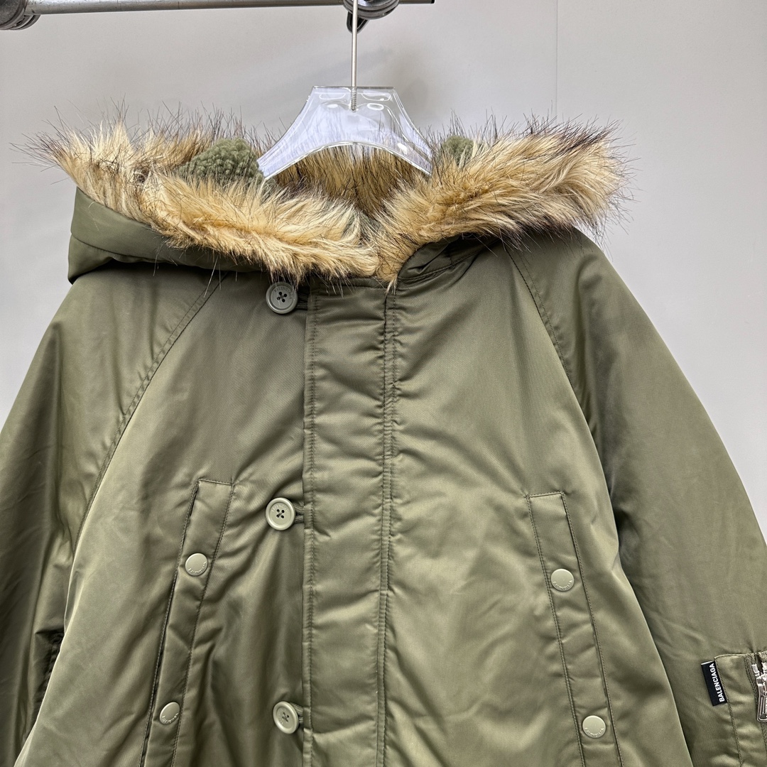 🌾 NEW｜新款棉服，进口再生尼龙面料，厚实保暖手感顺滑，工装多口袋设计实用性强，腰部抽绳可调节，长款版