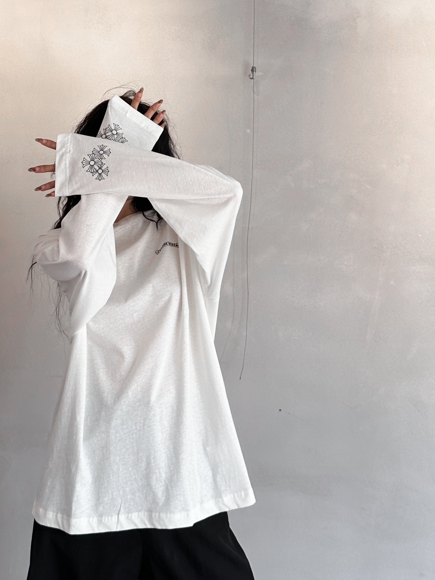 NO:441331,Croxin｜New long-sleeved T-shirt, pure cotton fabric soft and slim, hooded sports and casual, classic offset logo design on the front and back of the chest, size Sml [Washing instructions, cotton is recommended to wash, gentle force, use warm water or cold water below 30℃, the dark and light colors are separated when washing, and it is not suitable to be exposed to the sun], chrome hearts,tees, t-shirt,hats,alexander wang19860909克罗心｜新款长袖t恤,纯棉面料柔软修身,连帽版型运动休闲,胸前后背经典胶印logo设计,尺码Sml ［洗涤须知棉质,建议手洗,力度轻柔,使用30℃以下温水或冷水洗涤,洗涤时深浅颜色分开,不宜暴晒］,,chrome hearts,tees，t-shirt,hats,alexander wang,Women's clothing