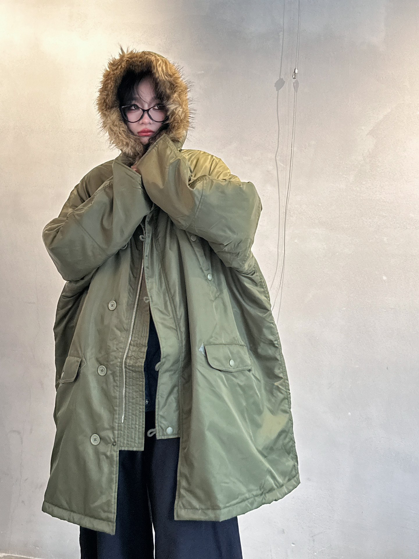 NO:577716,Paris cotton jacket, imported regenerated nylon fabric, thick and warm with smooth feel, multi-pocket design for workwear, highly practical, adjustable waist drawstring, long version with maximum warmth retention, loose version for men and women, size Sml [Wash Instructions: Use neutral detergent for small stains on cotton clothing, gently scrub the down jacket with a soft brush, pat dry with hands or a stick, dry cleaning is recommended for large stains],, down jacket, alexander wang19860909巴黎棉服,进口再生尼龙面料,厚实保暖手感顺滑,工装多口袋设计实用性强,腰部抽绳可调节,长款版型保暖力max,宽松版型男女同款,尺码Sml ［洗涤须知棉服小污渍采用中性洗涤剂,用软刷在羽绒服上轻轻刷洗,晒干后用手或者棍子拍打,大面积污渍建议干洗护理］,,down jacket,alexander wang,Women's clothing