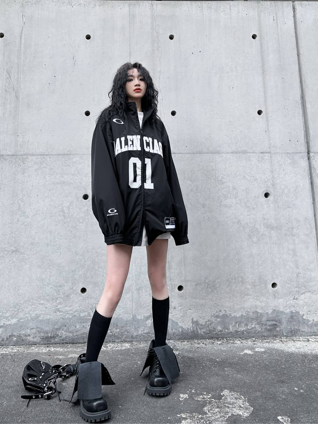 NO:295115,NEW｜New windbreaker jacket, imported recycled fiber fabric, smooth and textured, with patch embroidery on the chest, adjustable drawstring on the hem, minimalist style for men and women, size Sml, jackets & coats, alexander wang19860909NEW｜新款风衣外套,进口再生纤维面料,手感顺滑有质感,胸前搭配贴布刺绣立体感十足,下摆抽绳可调节,极简版型男女同款,尺码Sml,,jackets & coats,alexander wang,Women's clothing