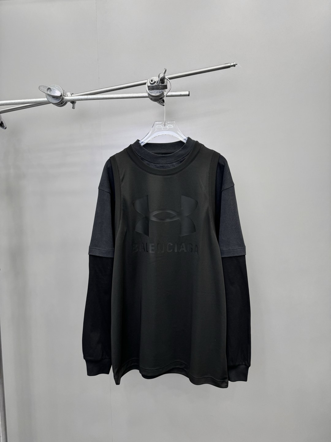NO:295977,NEW｜New T-shirt, pure cotton splicing recycled fiber fabric, triple splicing design, three-fold heavy craftsmanship, latest three-dimensional logo printing on the chest, loose style for men and women, size Sml, tees, t-shirt, alexander wang19860909NEW｜新款t恤,纯棉拼接再生纤维面料,三重拼接设计,三折叠重工艺,胸前最新立体徽标印花,宽松版型男女同款,尺码Sml,,tees，t-shirt,alexander wang,Women's clothing