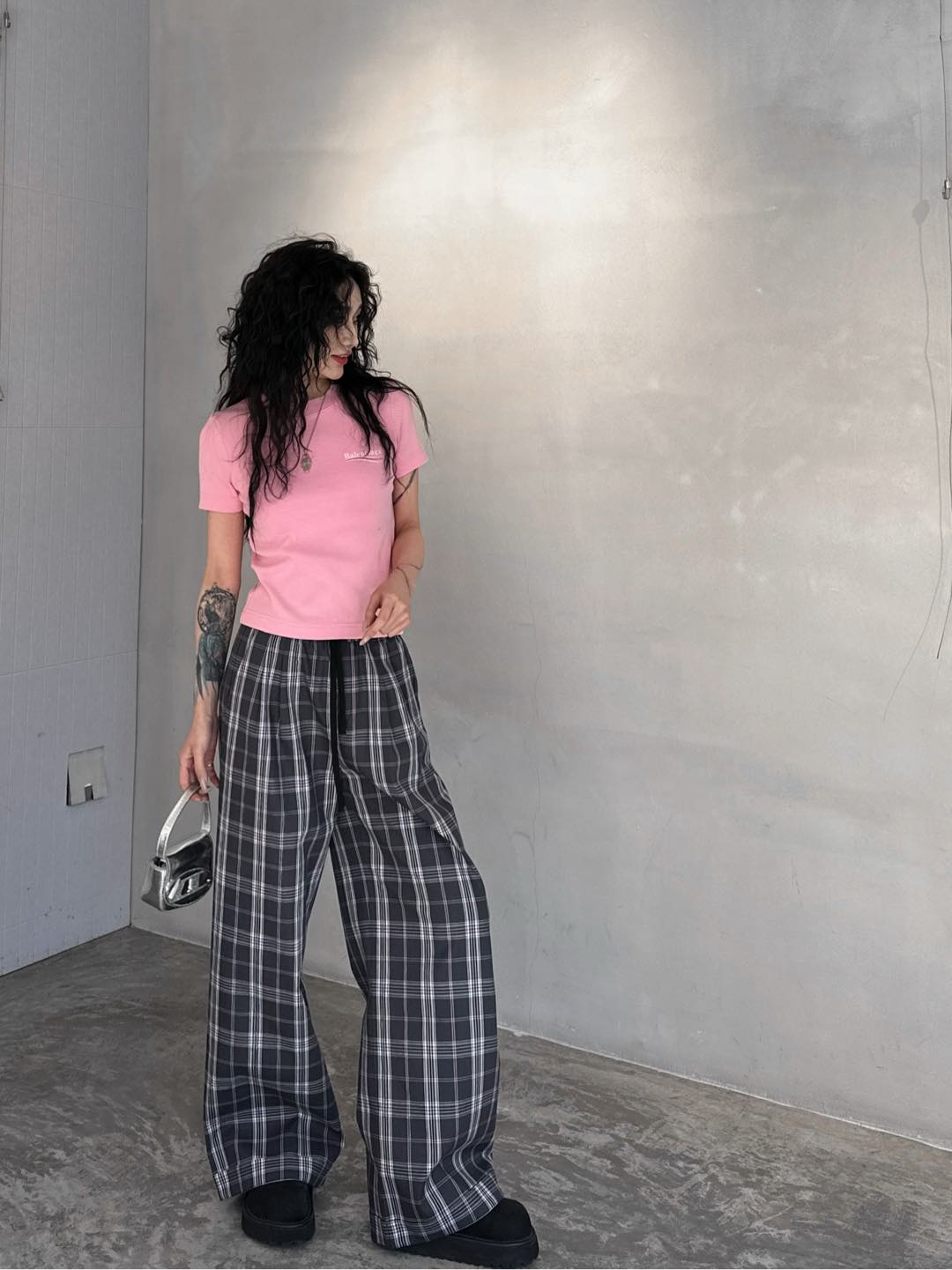 NO:295962,NEW｜Coca-Cola new T-shirt, high elastic cotton fabric, pit knitted slim fit and slim, with Cola offset printing on the front and back of the chest, full of design, short style, small and friendly, size Sml, tees, t-shirt, alexander wang19860909NEW｜可口可乐联名新款t恤,高弹力棉面料,坑条针织修身显瘦,胸前后背搭配可乐胶印设计感十足,短款版型小个子友好,尺码Sml,,tees，t-shirt,alexander wang,Women's clothing