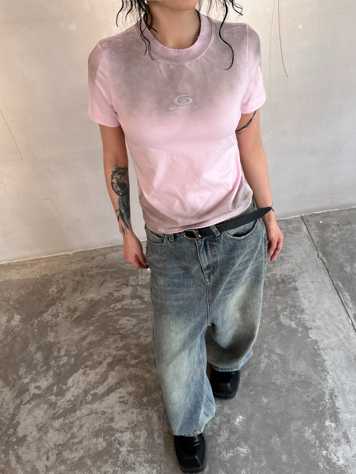 NO:297241,NEW｜New base, imported high-elastic cotton fabric slim and not tight, the latest contrasting color logo design on the chest, front shoulder tailoring to modify the arm lines, a must-have for small-size hot girls, size sml, alexander wang19860909NEW｜新款打底,进口高弹力棉面料修身不紧身,胸前最新撞色logo设计,正肩剪裁修饰手臂线条,小版型辣妹必备,尺码sml,,alexander wang,Women's clothing