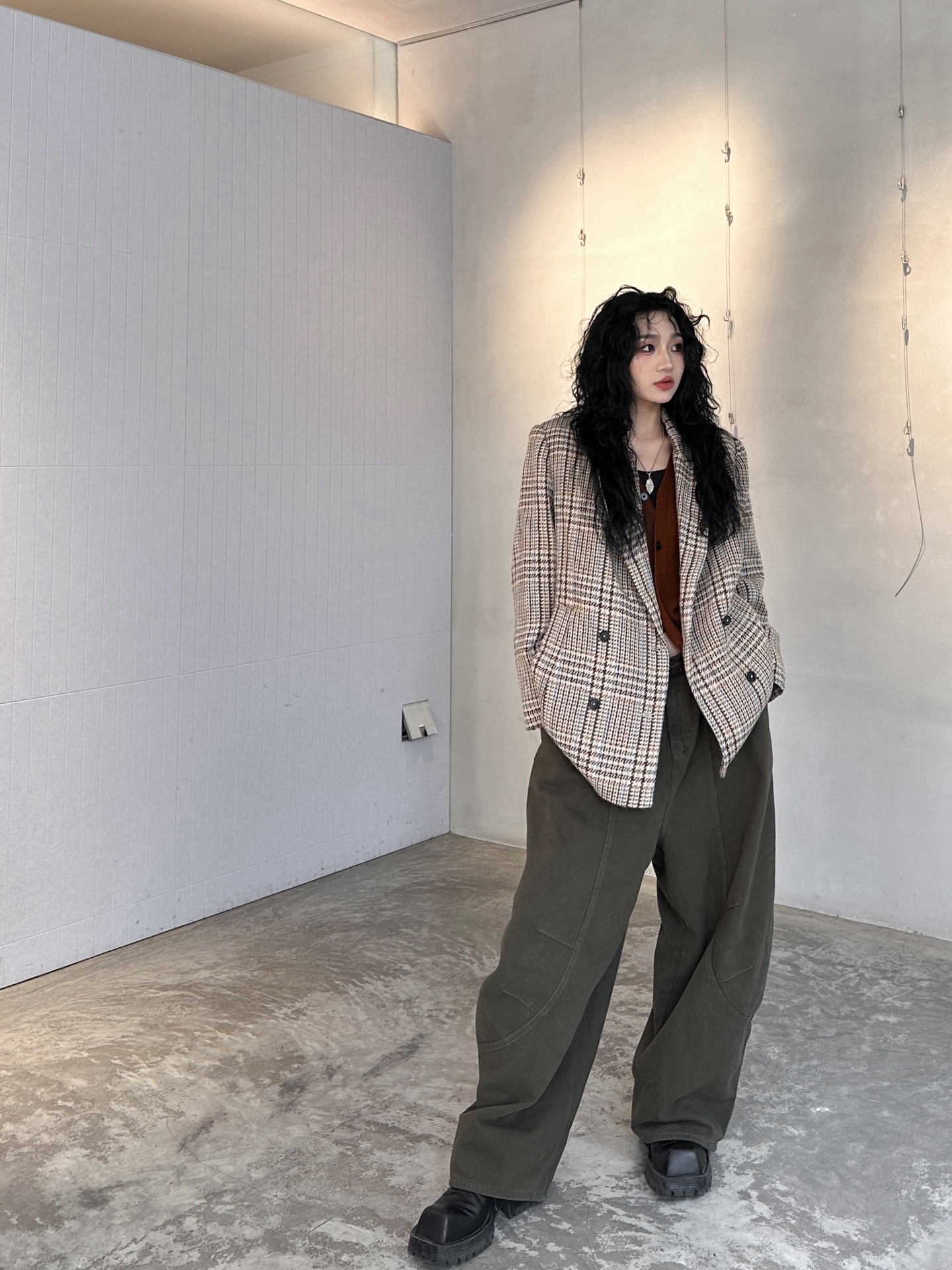 NO:298251,Miu's new plaid suit jacket | Wool material, interwoven with dark and light brown colors, continues the classic British style. The retro plaid is a style that looks average and has a stunning upper body. The essential sizes of autumn and winter sml, miumiu, jackets & coats, business suit, alexander wang19860909miu家新款格纹西装外套｜ 羊毛材质,深浅咖色交织,延续了经典的英伦风格,复古的格纹属于看着一般般,上身很惊艳的款,秋冬必备尺码sml,,miumiu,jackets & coats,business suit,alexander wang,Women's clothing