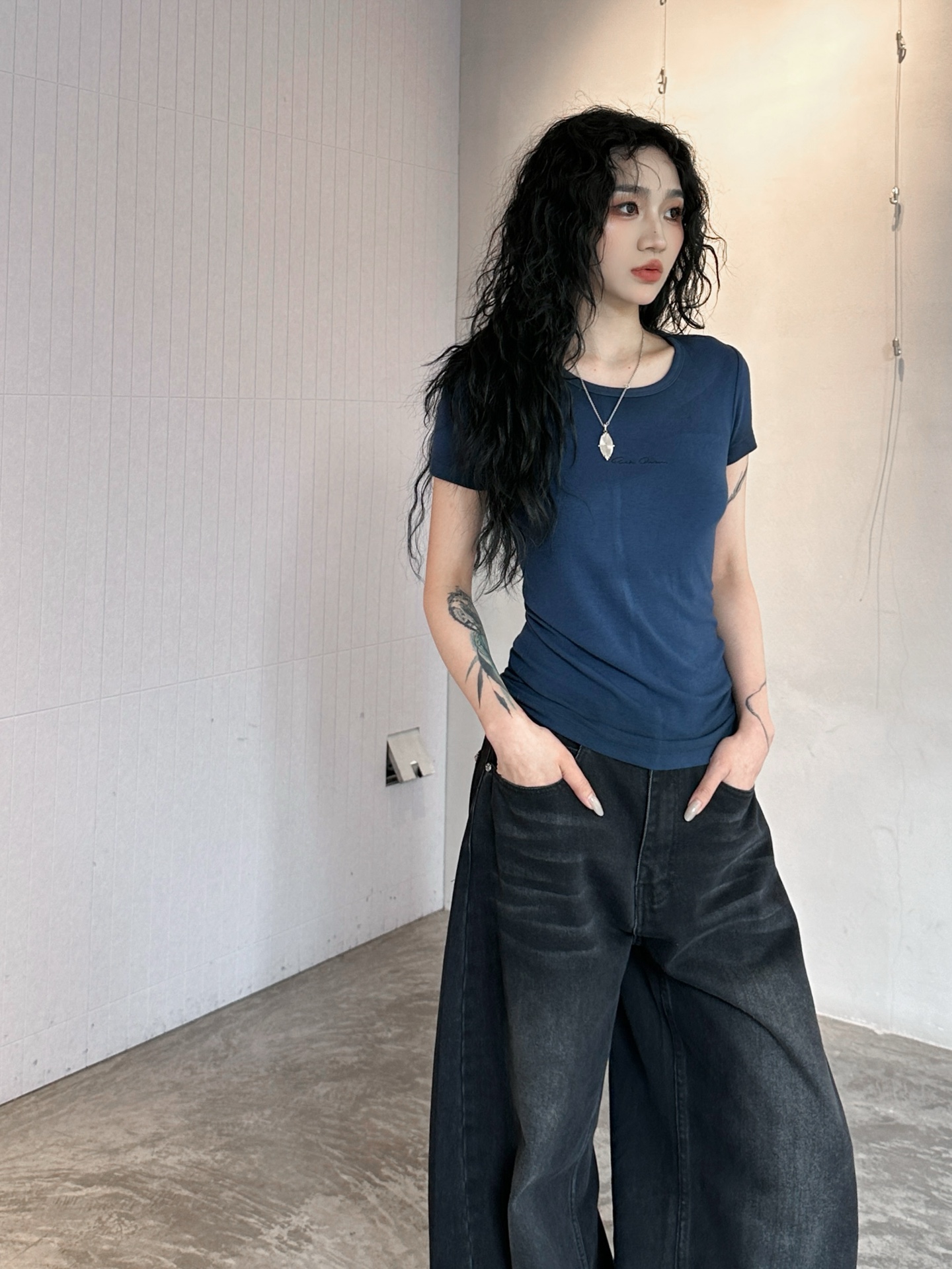 NO:298233,Rick owns | New T-shirt, high elastic cotton fabric, soft and comfortable body, three-dimensional embroidery logo decoration on the chest, color spraying technology, dirtyfit feeling, size Sml, tees, t-shirt, alexander wang19860909Rick owns ｜新款t恤,高弹力棉面料,柔软贴身上身舒适,胸前立体刺绣logo装饰,整身喷色工艺dirtyfit感十足,尺码Sml,,tees，t-shirt,alexander wang,Women's clothing