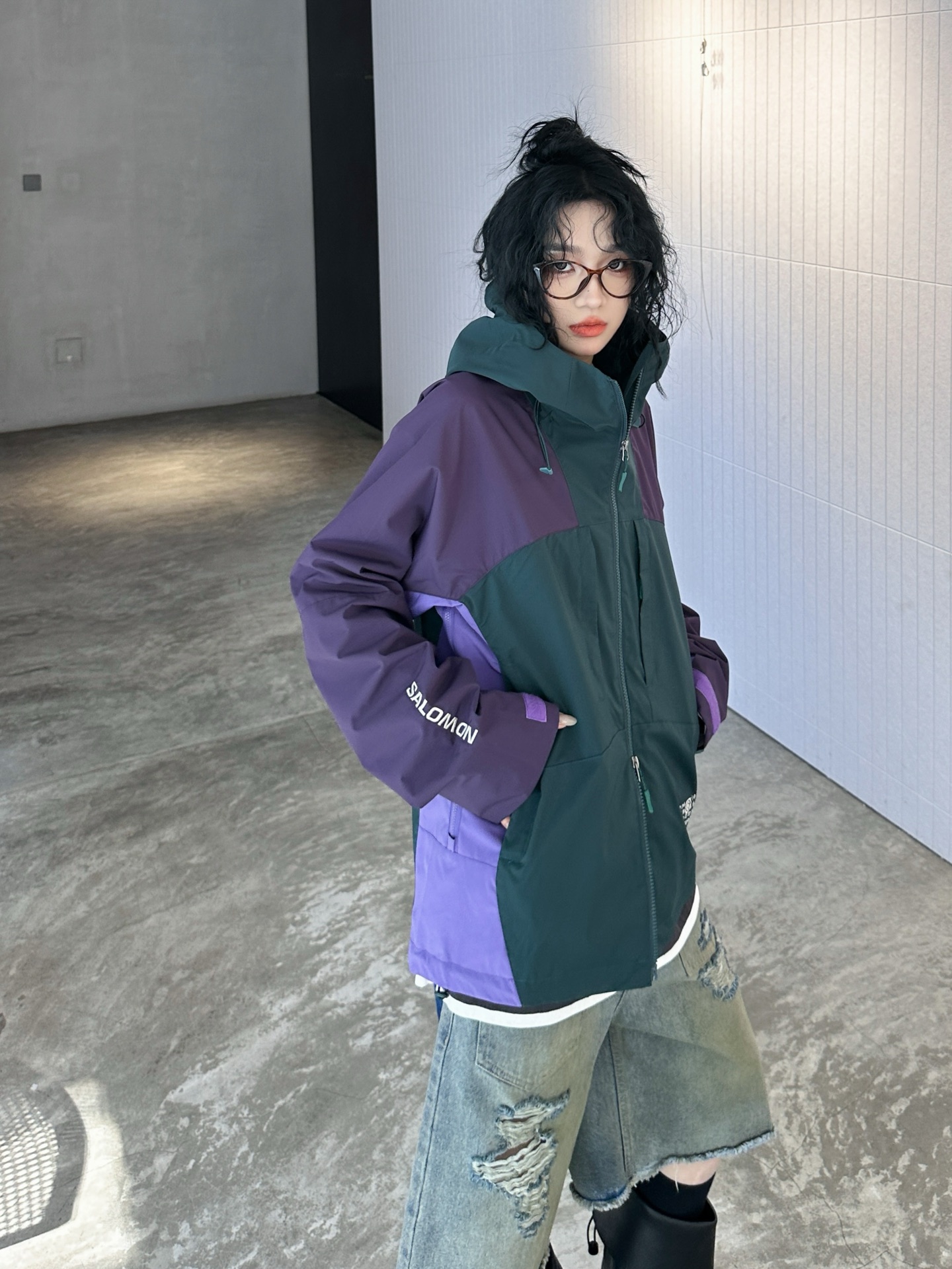 NO:298281,MM6｜New windbreaker, imported composite fiber fabric, light, breathable, wide and stylish, dark textured surface cloth feels three-dimensional, spliced ​​work pockets, outdoor function full of wind, hem drawstring windproof, dark bag design practicality, size Sml [Washing instructions polyester fiber should be washed with cold water or warm water, the dark colors should be separated, the shade should be dried during drying, and not exposed to the sun to avoid wrinkles],,masion margiela,alexander wang19860909MM6｜新款冲锋衣,进口复合纤维面料,轻薄透气挺阔有型,暗纹面布手感立体,拼接工装口袋户外机能风满满,下摆抽绳防风,暗袋设计实用性拉满,尺码Sml ［洗涤须知聚酯纤维 宜用冷水或温水洗涤,深浅颜色分开,晾晒时宜阴干,不可暴晒以免生皱］,,masion margiela,alexander wang,Women's clothing