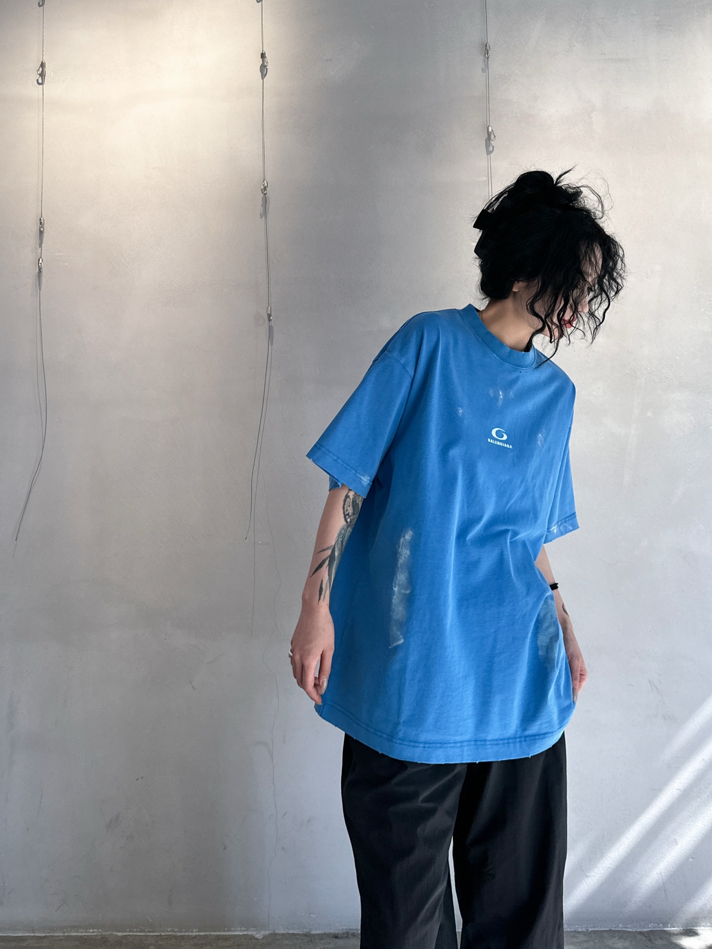 NO:298231,NEW｜New T-shirt, pure cotton fabric, raglan sleeve design, contrasting color design sweet and cool, chest letter printing pattern, acrylic offset printing decoration on the hem, loose style for men and women, size Sml [Washing instructions: The water temperature should not exceed 40℃ when washing, squeeze and wash, avoid twisting, should be spread out and dry, do not expose the sun], tees, t-shirt, alexander wang19860909NEW｜新款t恤,纯棉面料,插肩袖设计,撞色设计甜酷满分,胸前字母印花图案,下摆丙烯胶印装饰,宽松版型男女同款,尺码Sml ［洗涤须知洗涤时水温不超过40℃,挤压洗,忌拧绞,宜摊阴干,勿暴晒］,,tees，t-shirt,alexander wang,Women's clothing