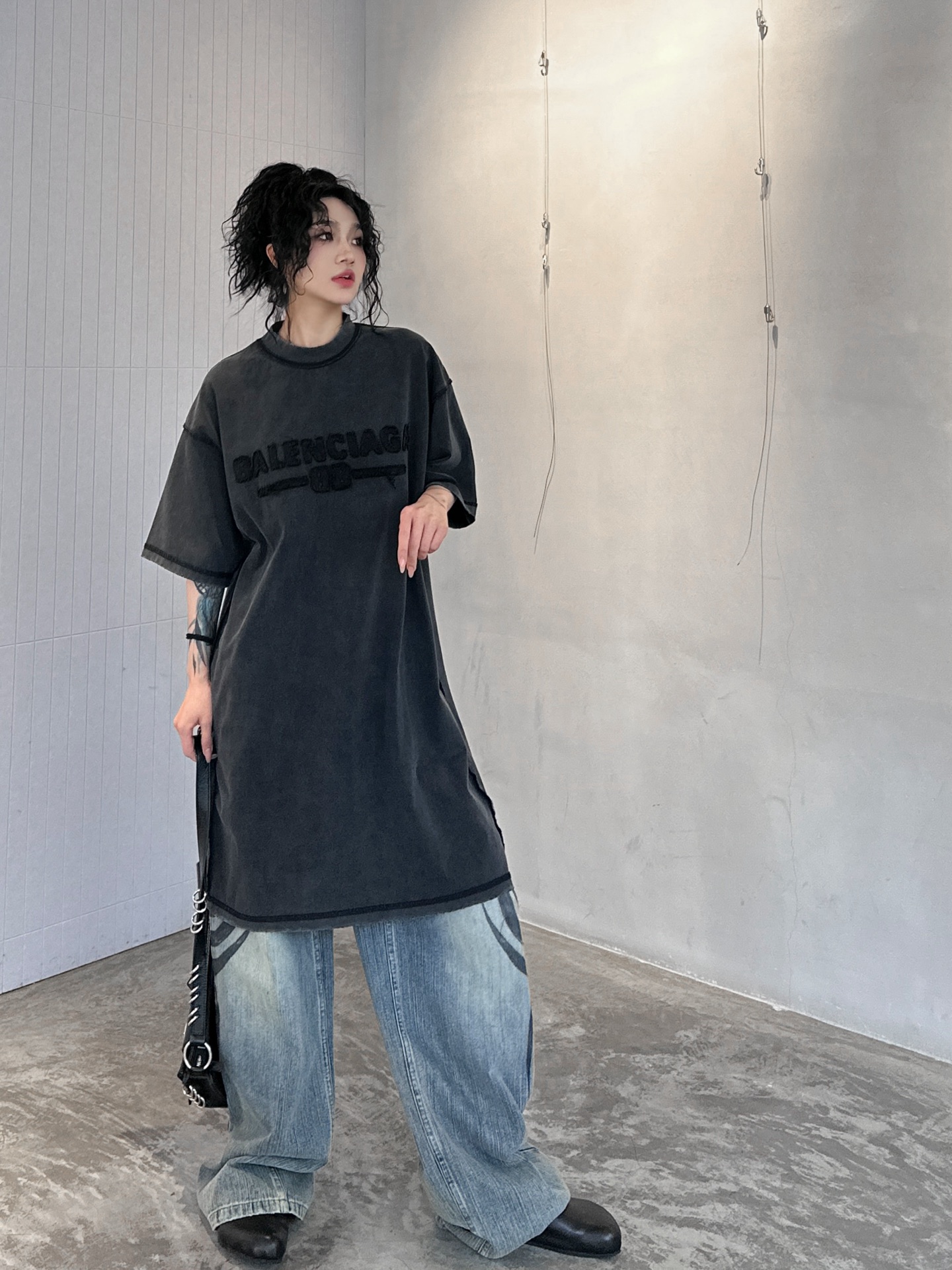 NO:315784,NEW｜New T-skirt, pure cotton fabric, neckline two-pin reinforcement, machine wash, not easy to deform, wear and tear on the chest, embroidered logo with a full sense of design, loose style is not picky, size Sml [Washing instructions cotton, recommended to wash with gentle force, use warm water or cold water below 30℃, the dark and light colors are separated when washing, and it is not suitable to be exposed to the sun], skirts, alexander wang19860909NEW｜新款t裙,纯棉面料,领口二本针加固,机洗不易变形,胸前磨破贴布绣徽标设计感十足, 宽松版型不挑人,尺码Sml［洗涤须知棉质 建议手洗,力度轻柔,使用30℃以下温水或冷水洗涤,洗涤时深浅颜色分开,不宜暴晒］,,skirts,alexander wang,Women's clothing