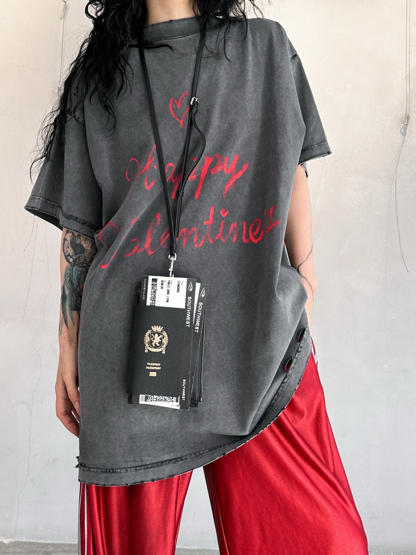 NO:316356,NEW｜Valentine's Day limited t-shirt, pure cotton fabric, soft and comfortable upper body, aging and abrasive treatment, full of acrylic graffiti design, two-pin reinforcement on the neckline, machine washing and not easy to deform, loose style for men and women, size SML, tees, t-shirt, alexander wang19860909NEW｜情人節限定t恤,纯棉面料,手感柔软上身舒适,整身做旧磨破处理,丙烯涂鸦设计感十足,领口二本针加固机洗不易变形,宽松版型男女同款,尺码SML,,tees，t-shirt,alexander wang,Women's clothing