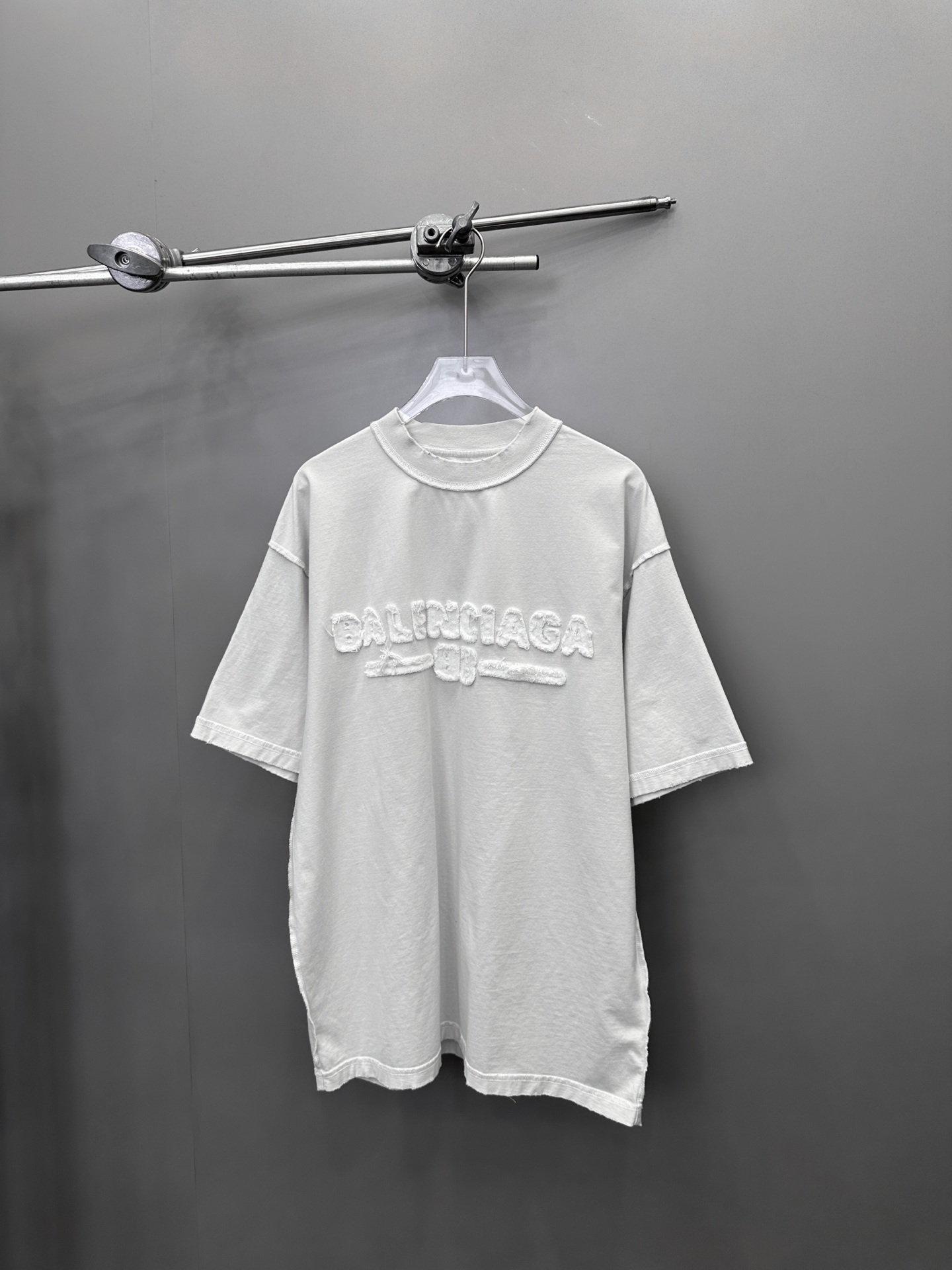 NO:325247,NEW｜New T-shirt, pure cotton fabric, high-weight and full of touch, breast patch embroidered logo decoration, three-dimensional fullness, loose style, same style for men and women, size Sml, tees, t-shirt, alexander wang19860909NEW｜新款t恤,纯棉面料,高克重手感十足,胸前贴布绣徽标装饰,立体感拉满,宽松版型男女同款,尺码Sml,,tees，t-shirt,alexander wang,Women's clothing